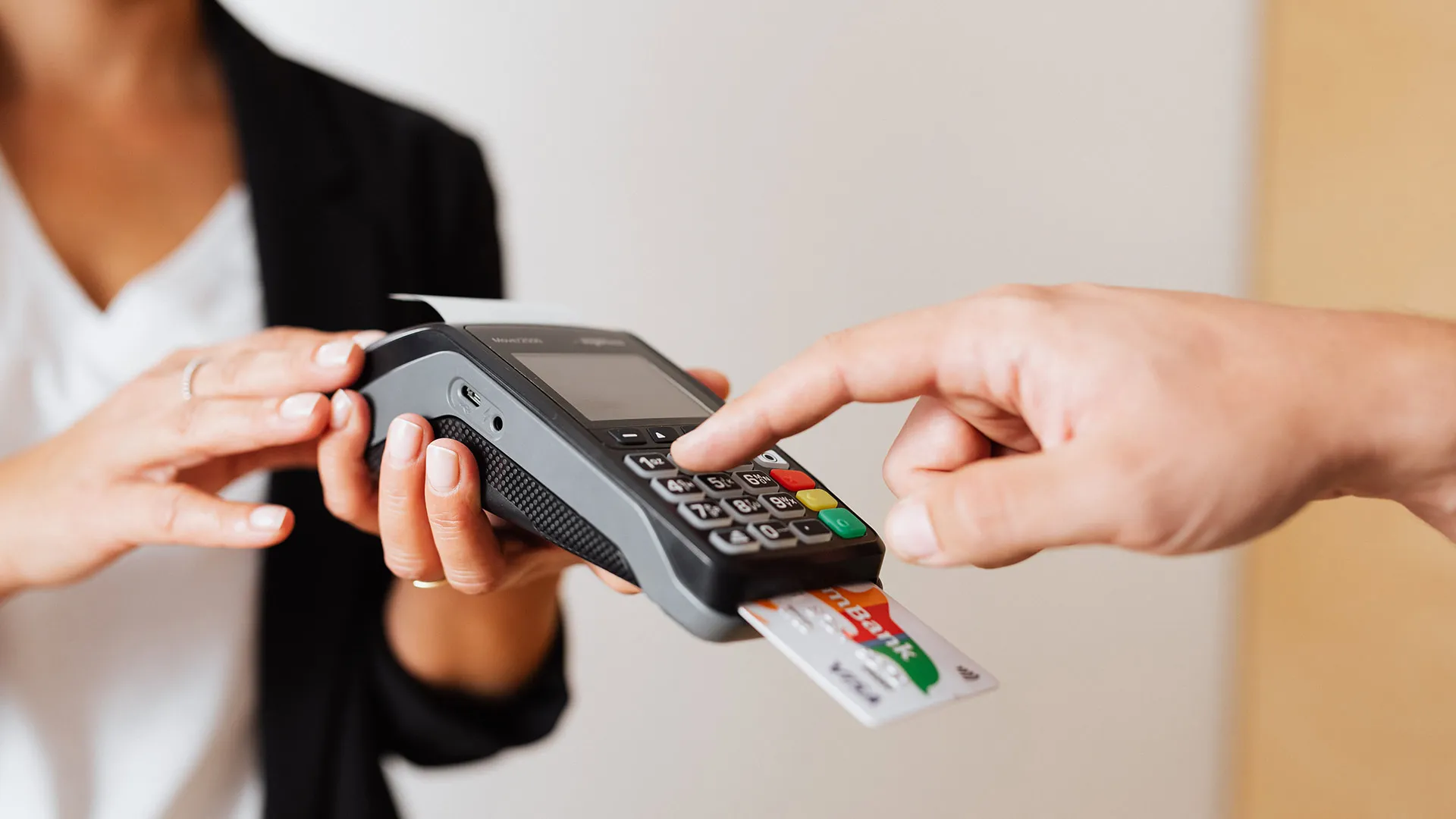 Transacción a través de terminal de crédito.