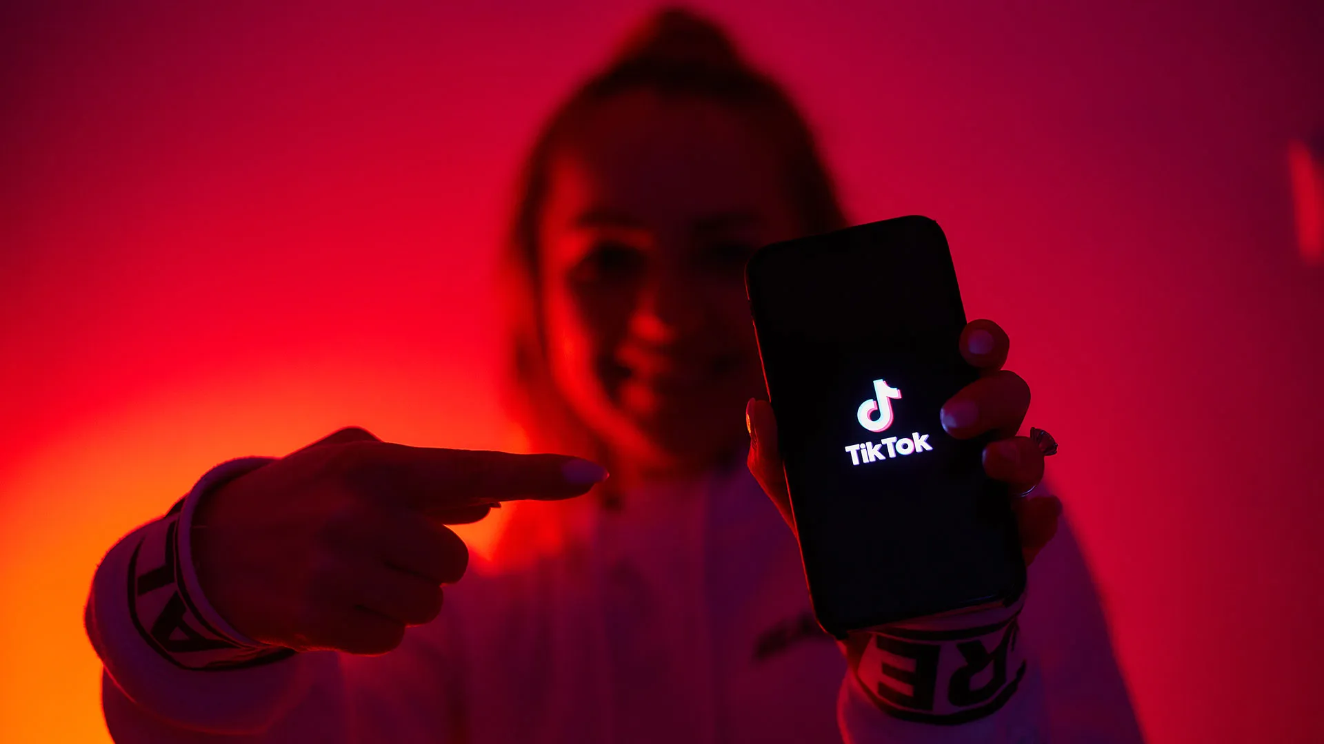 ¿Por qué es tan adictivo TikTok y cómo nos lee su algoritmo?