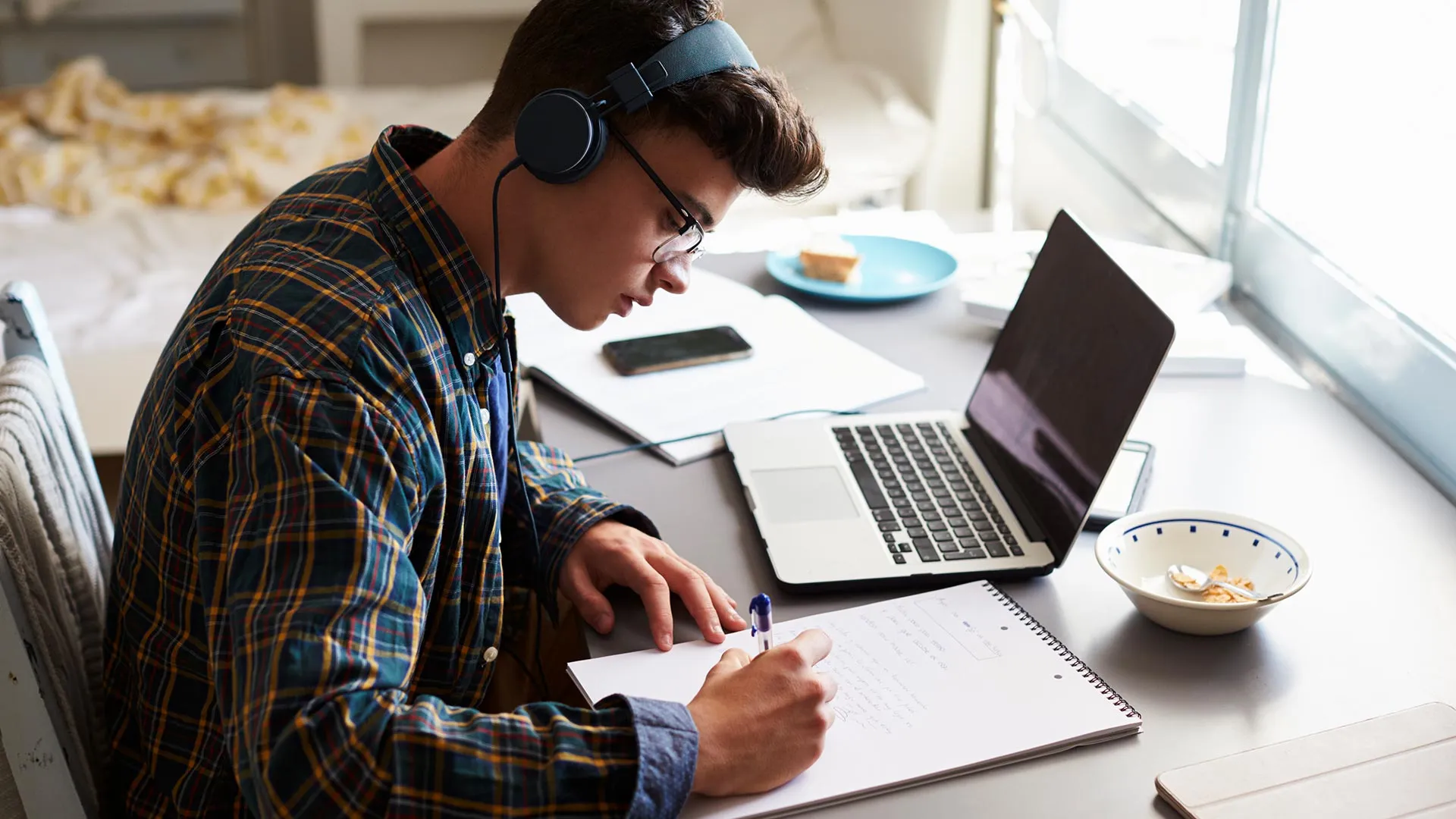 Expertos del Tec comparten consejos para estudiar desde casa