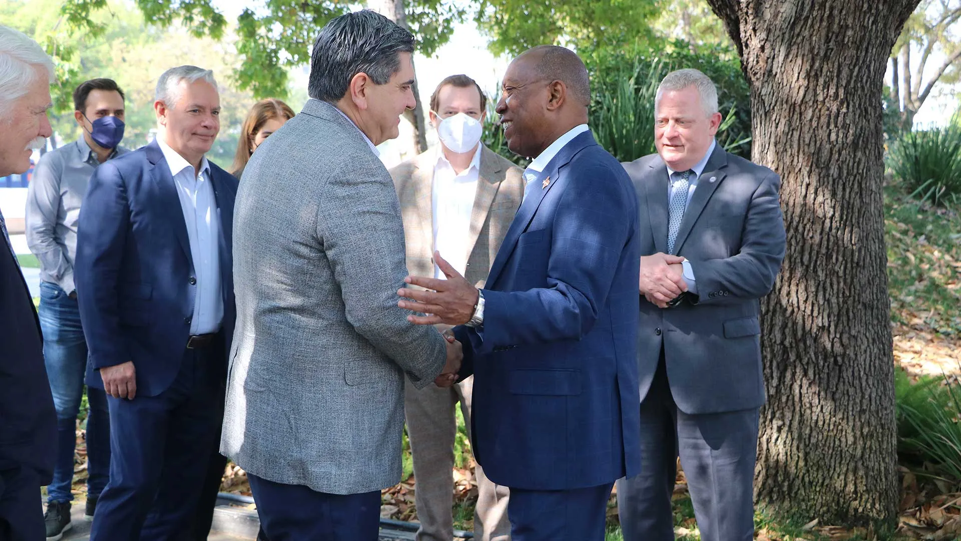 Sylvester Turner visita el Tec de Monterrey donde fue recibido por el presidente David Garza 