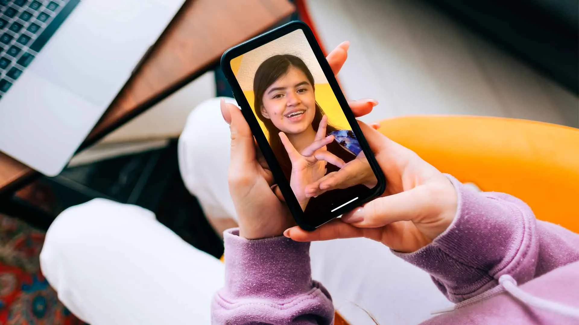 Conoce a la joven que promueve la inclusión a través de TikTok