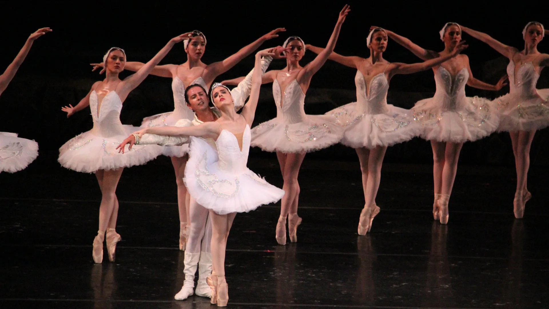 El Ballet de Monterrey se presentó en el Auditorio Luis Elizondo.