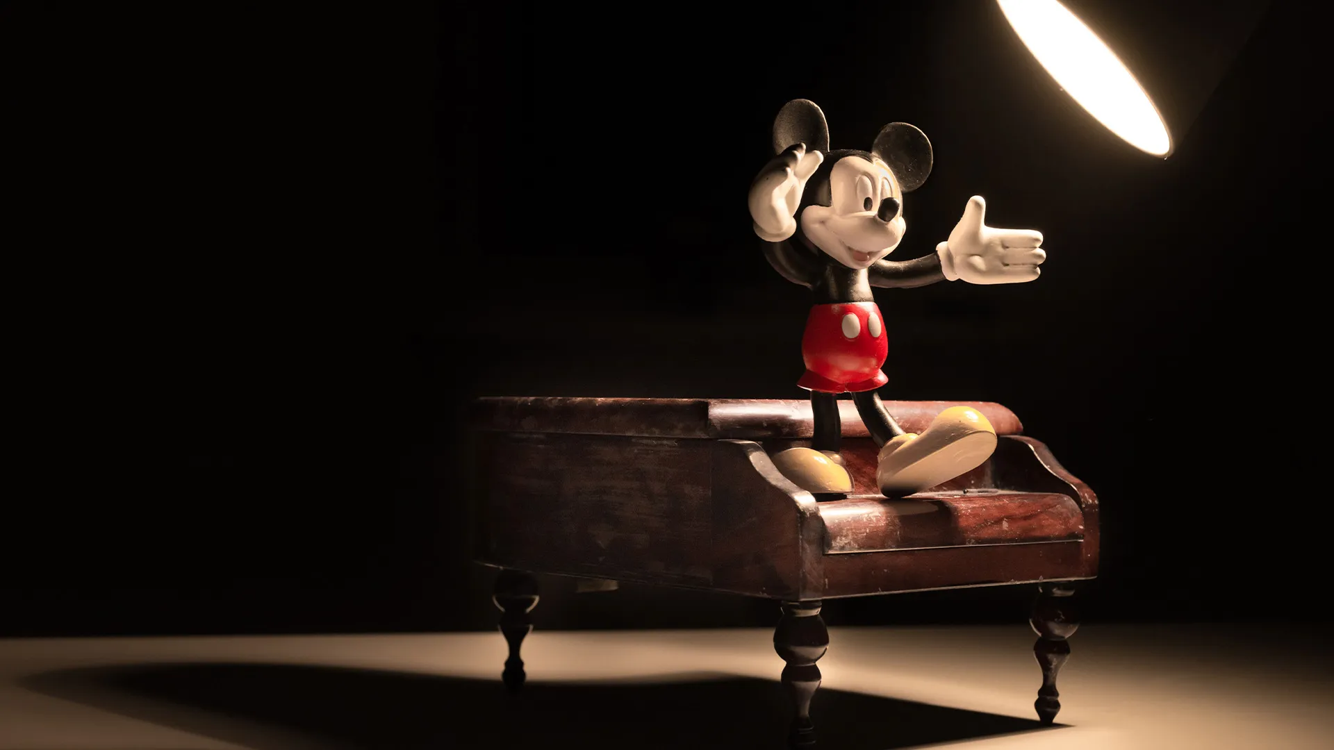 Mickey Mouse, Disney, egresada Tec CEM