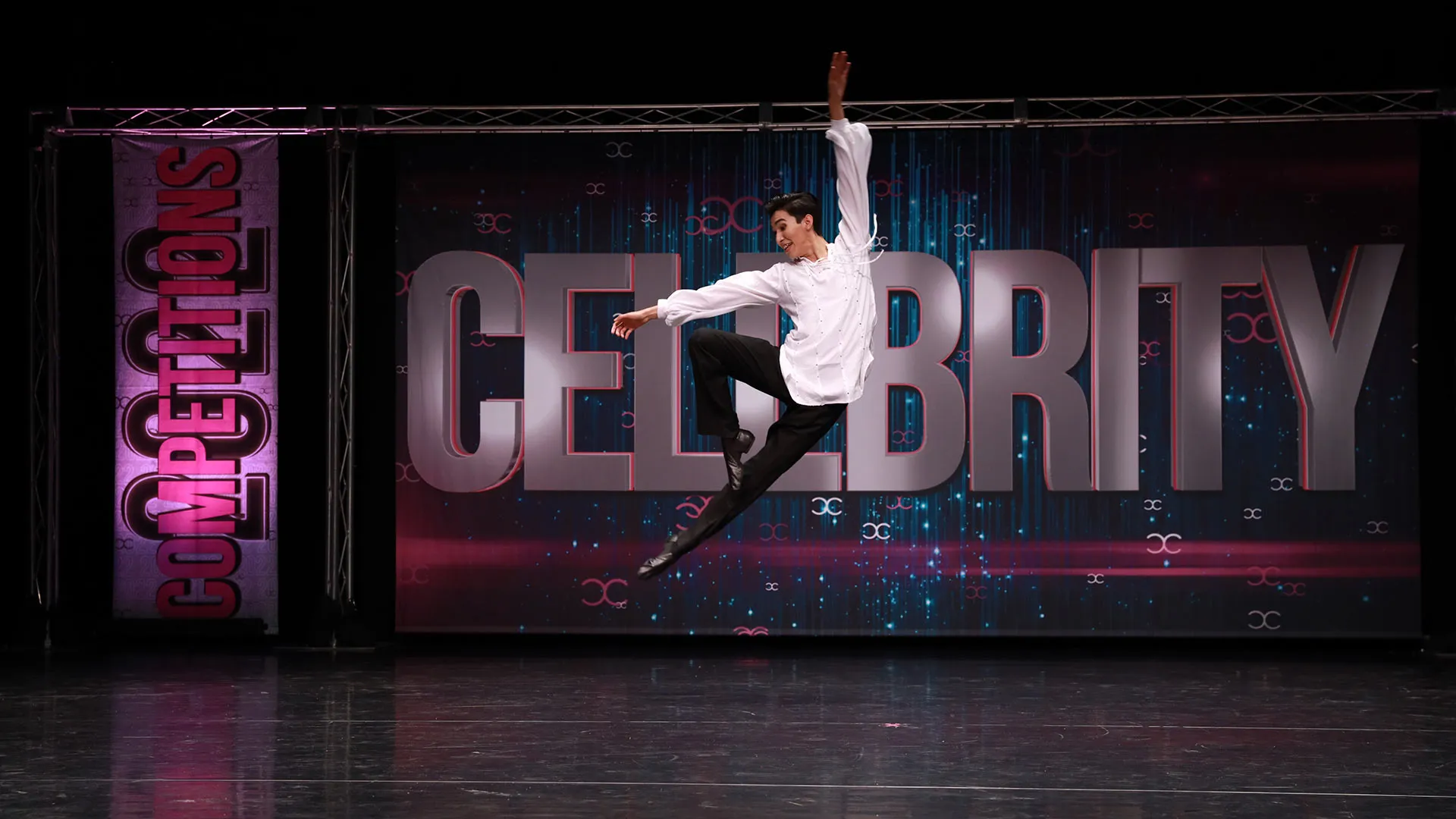 Sebastián Othon en concurso internacional de danza