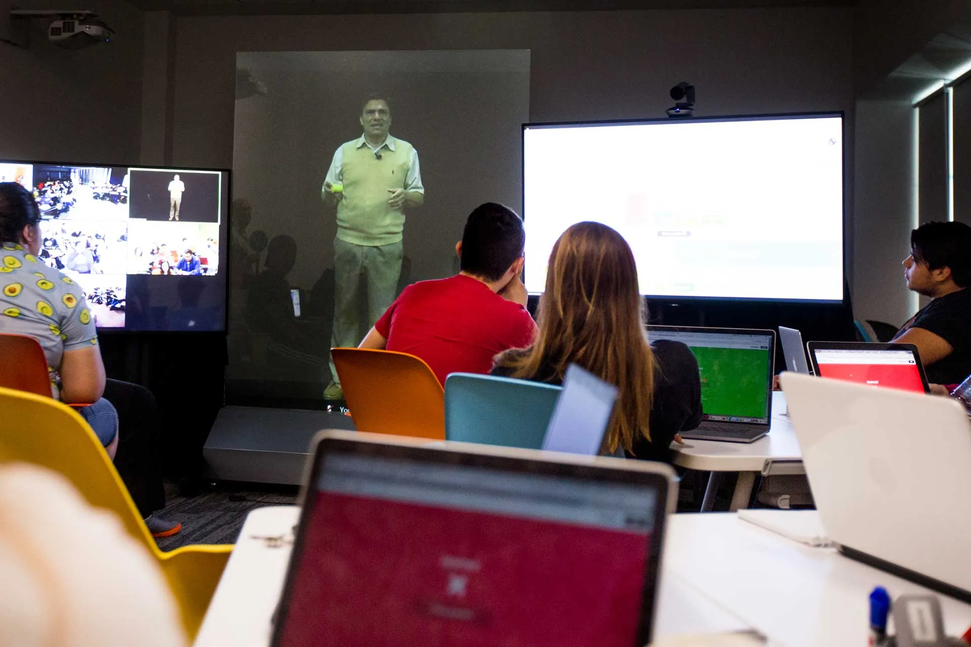 Tec comparte tecnología de profesor holograma a Universidad de Delft