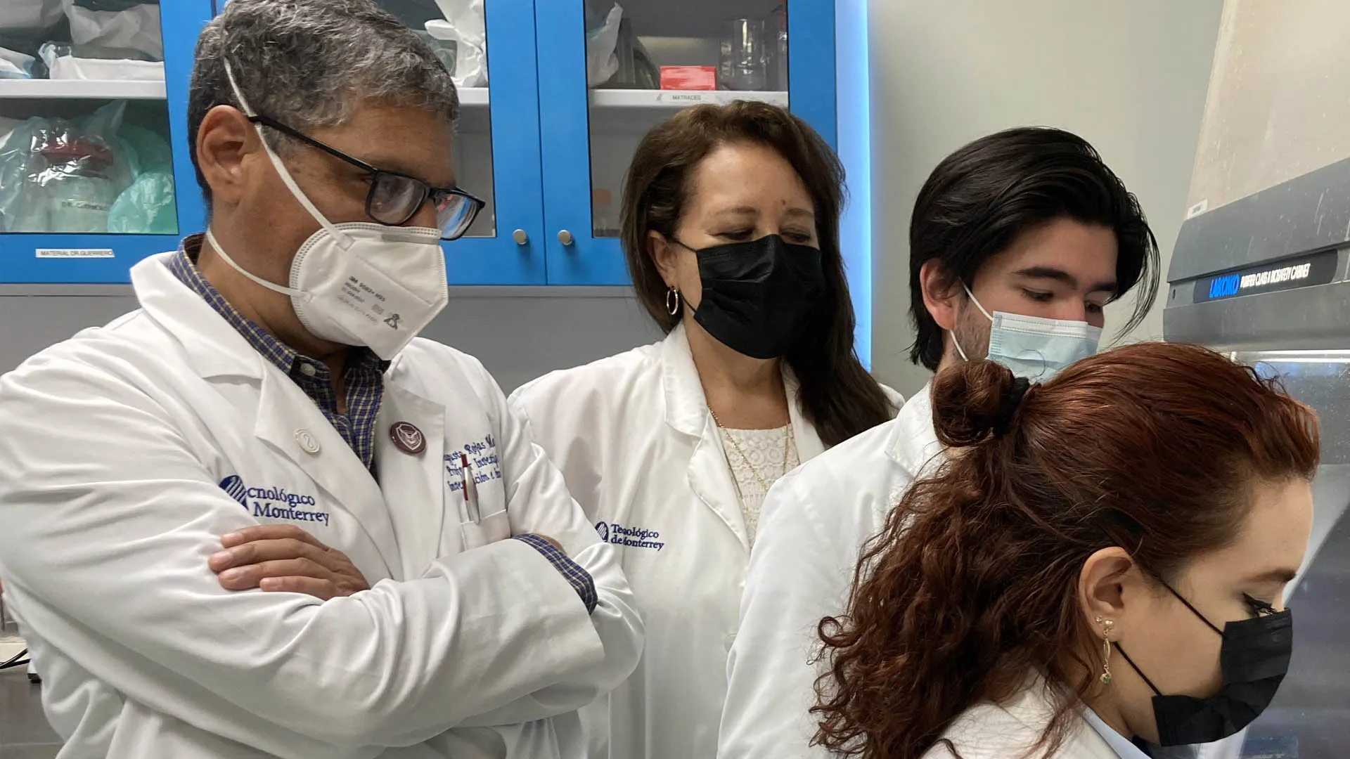 Augusto Rojas es admitido a la Academia Nacional de Medicina de México.