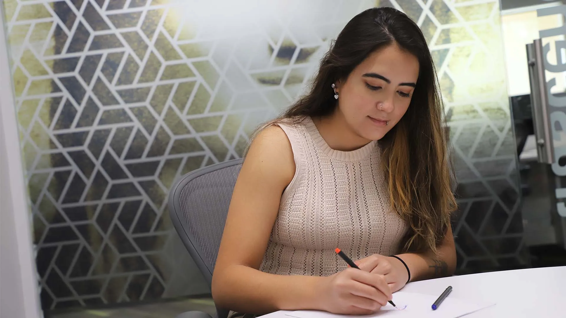 Destaca alumna del Tec campus Laguna en concurso de pintura