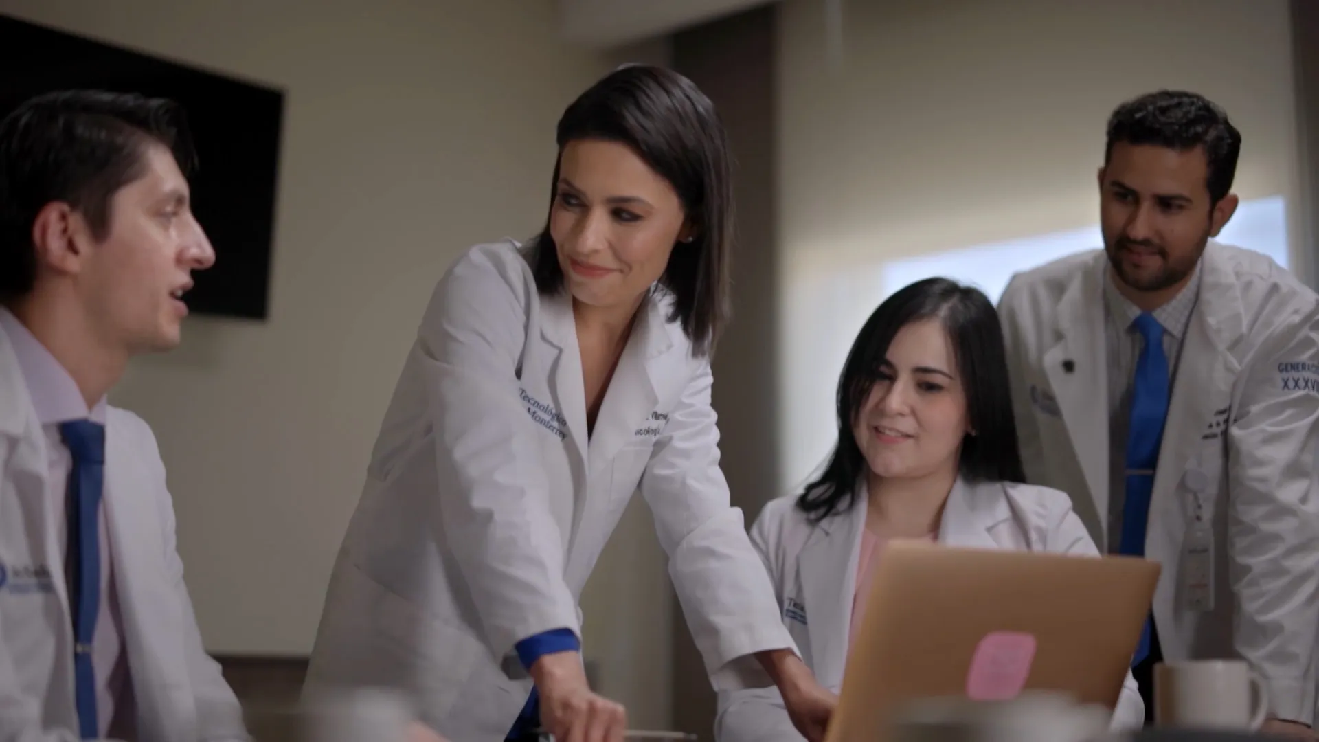 Cynthia Villarreal recibió el Reconocimiento al Mérito Cívico Presea Estado de Nuevo León edición 2021.