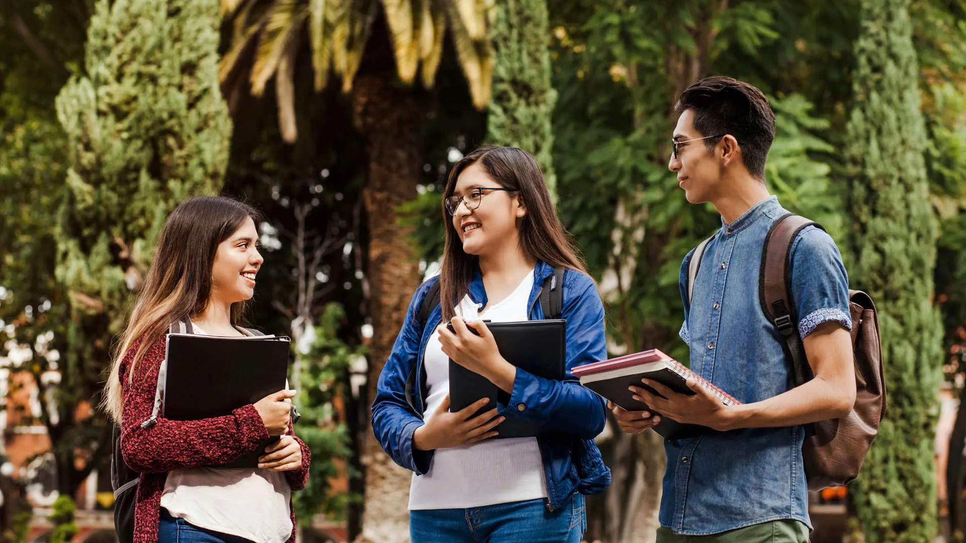 Conoce la nueva convocatoria de la beca Rise, un apoyo global de por vida para jóvenes con liderazgo