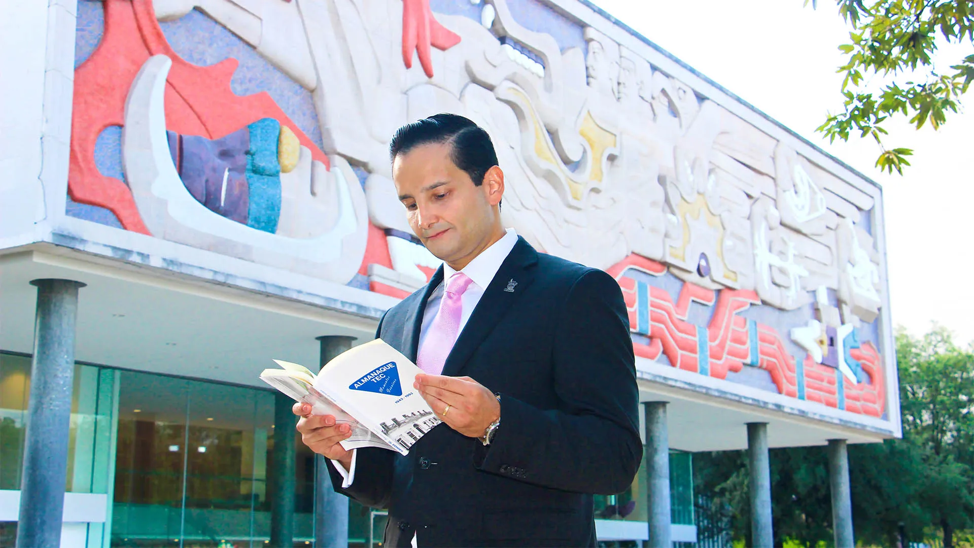 EXATEC publica libro sobre historia del Tec