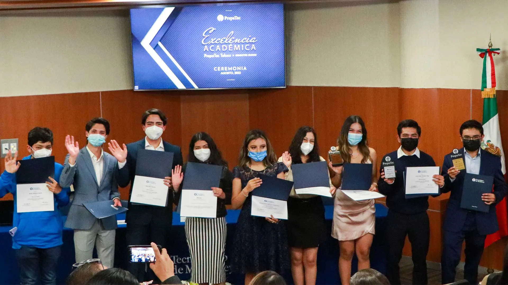 Premian a estudiantes de excelencia académica de PrepaTec Toluca