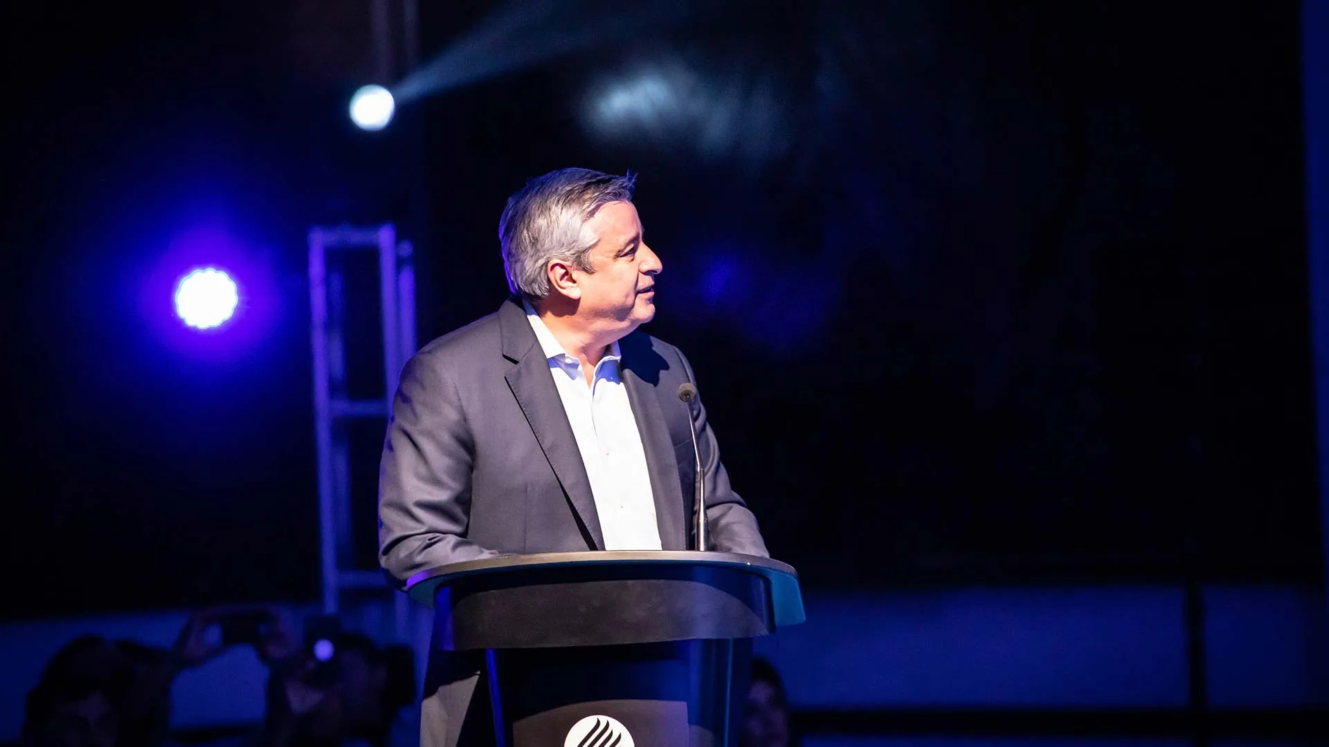 El empresario inició su carrera con una beca y hoy es padrino de una generación de becados del Tec