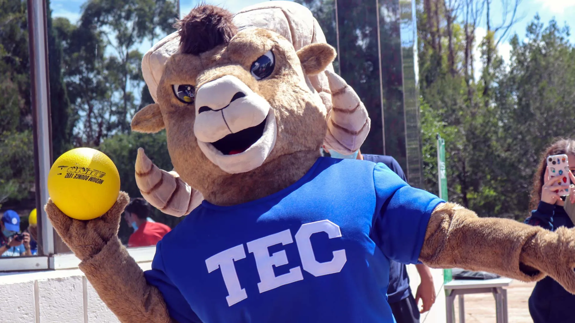 aniversario-tec-zacatecas-festejo-borrego-celebracion-chilaquilfest-verbena-grupos-estudiantiles