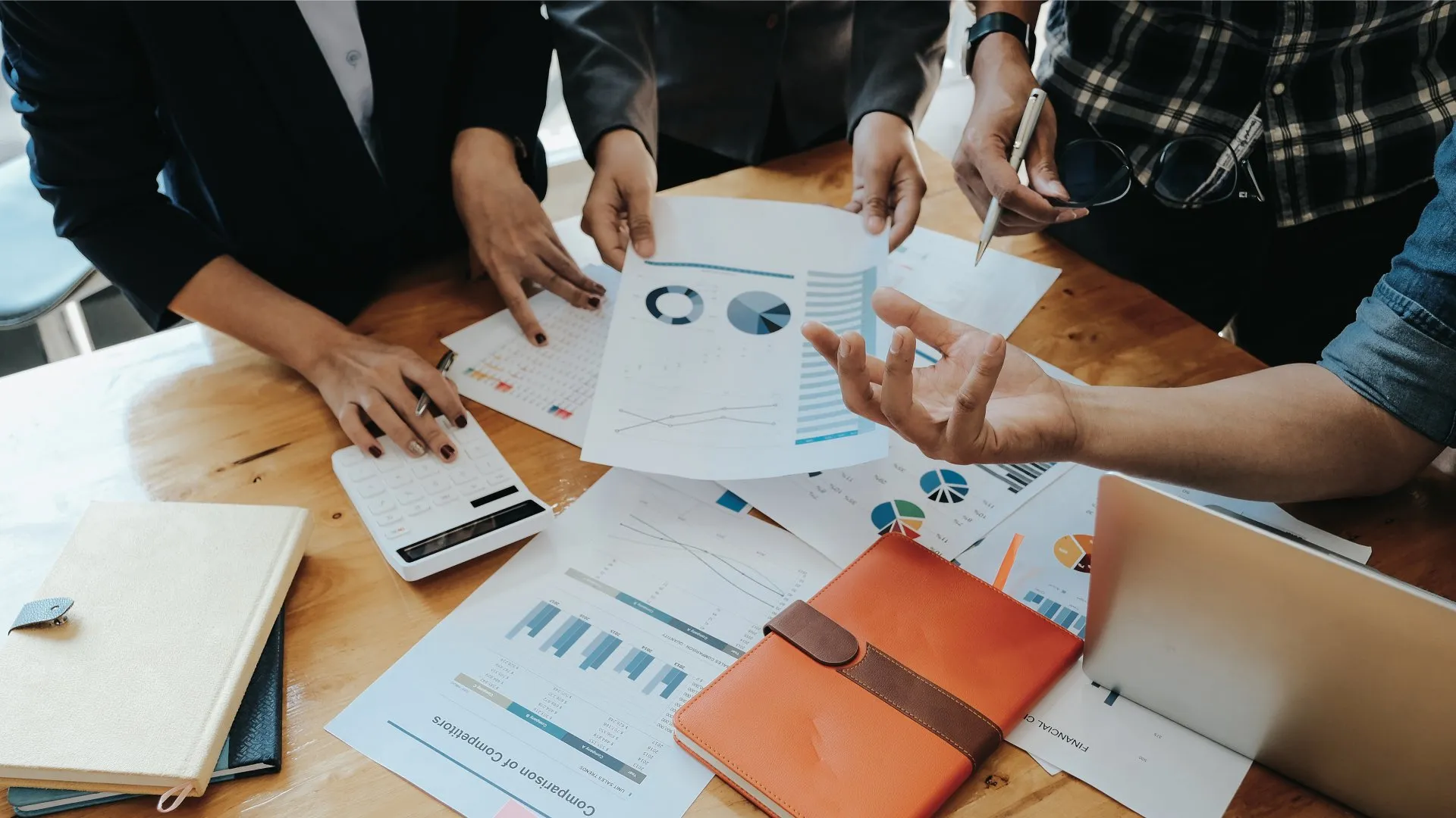Alumnos de la Escuela de Negocios compiten en reto OXXO.