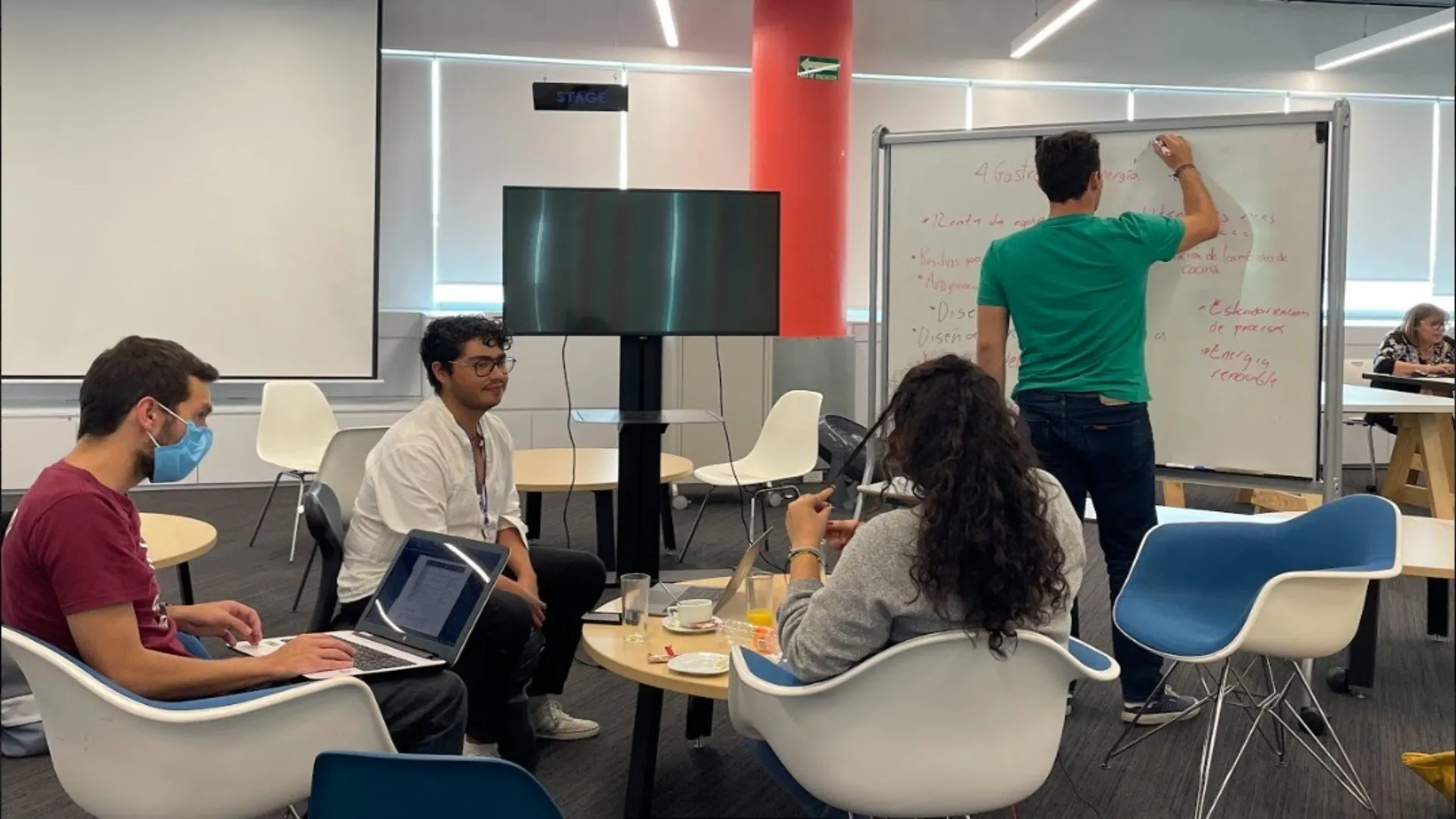 Dedicaron 28 horas a su proyecto para ganar medalla de plata en fase nacional de rally en innovación