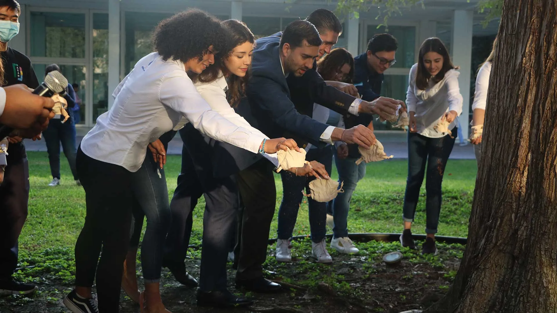 Celebran multiculturalidad en Ceremonia del Árbol de la Fraternidad en Monterrey
