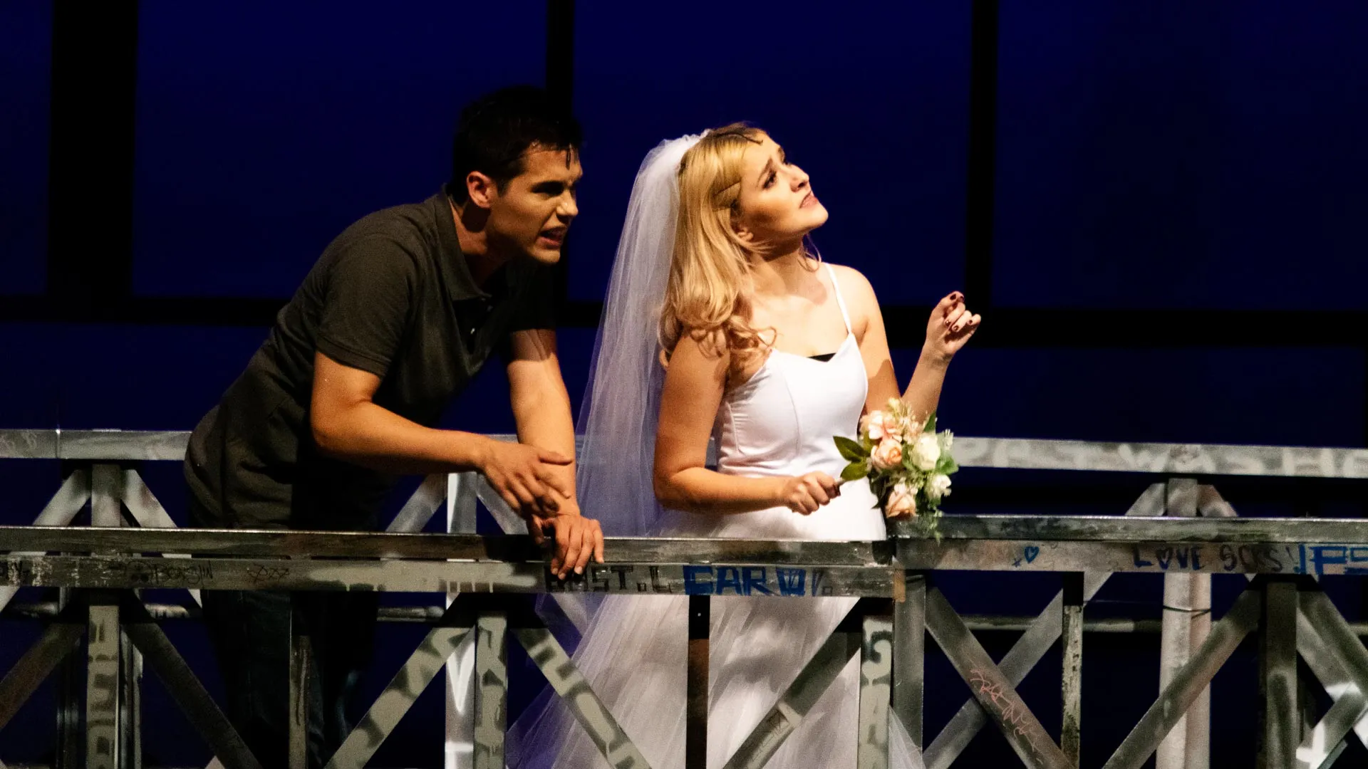 Tec de Monterrey presenta 'el mito de la felicidad'