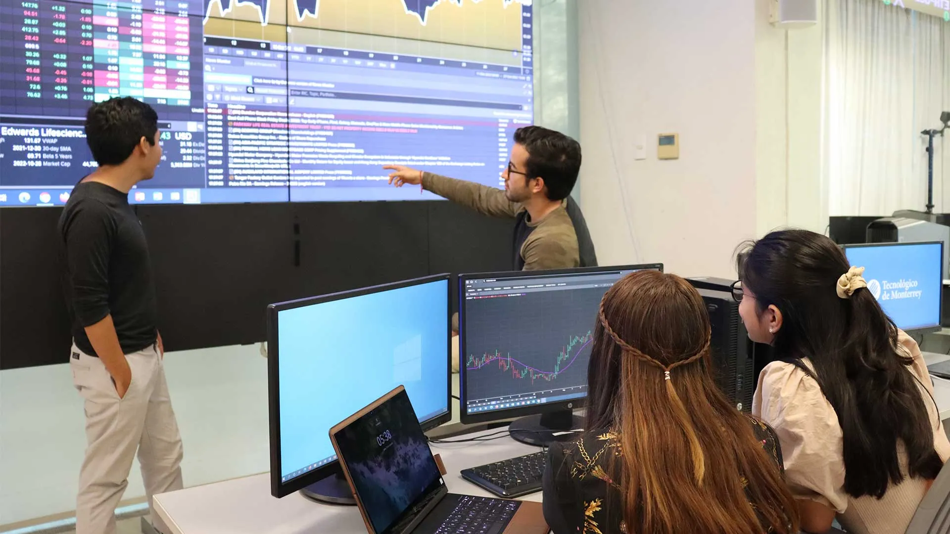 Estudiantes de 5to. semestre de la Licenciatura en Finanzas del Tec campus Cuernavaca obtienen primer lugar nacional en el bloque Análisis del financiamiento con Grupo HERDEZ.