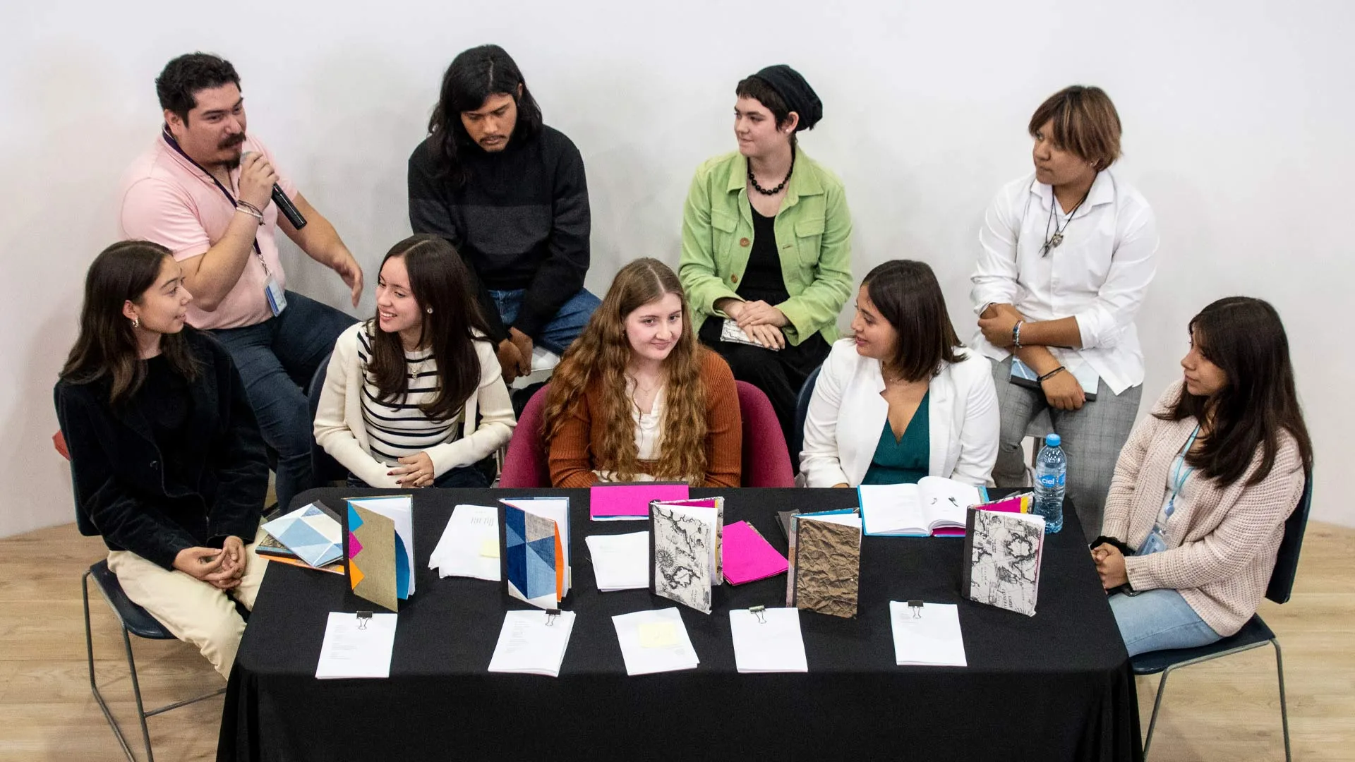 “Yo no escribo”: presentan saltillenses sus poemas en la FIL