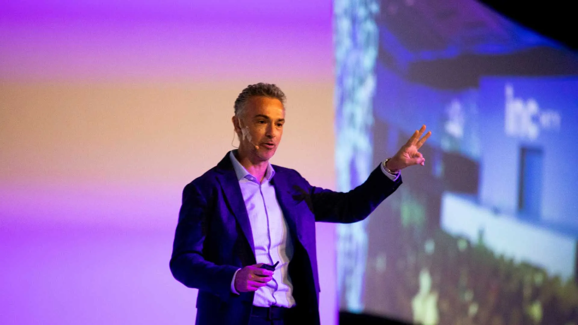 Alejandro Preinfalk, durante INCmty, explicó el concepto de empresa digital