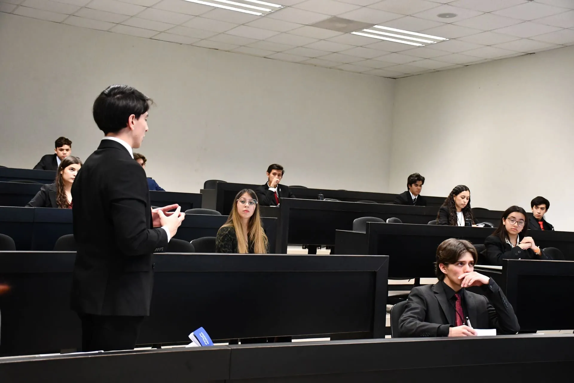 Alumnos del campus Obregón en sesión del MUN Regional