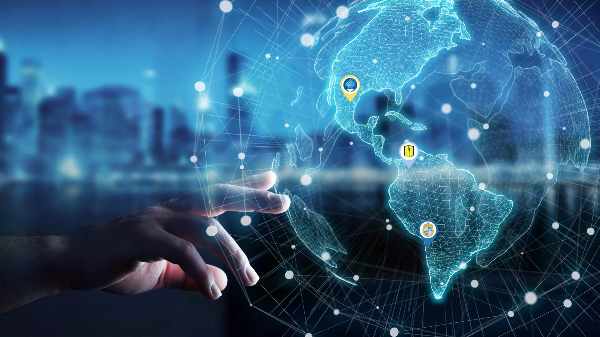 Map pointing to Mexico, by Tec de Monterrey; Colombia, by the University of the Andes; and Chile, by the Catholic University of Chile. These universities make up the alliance known as La Tríada