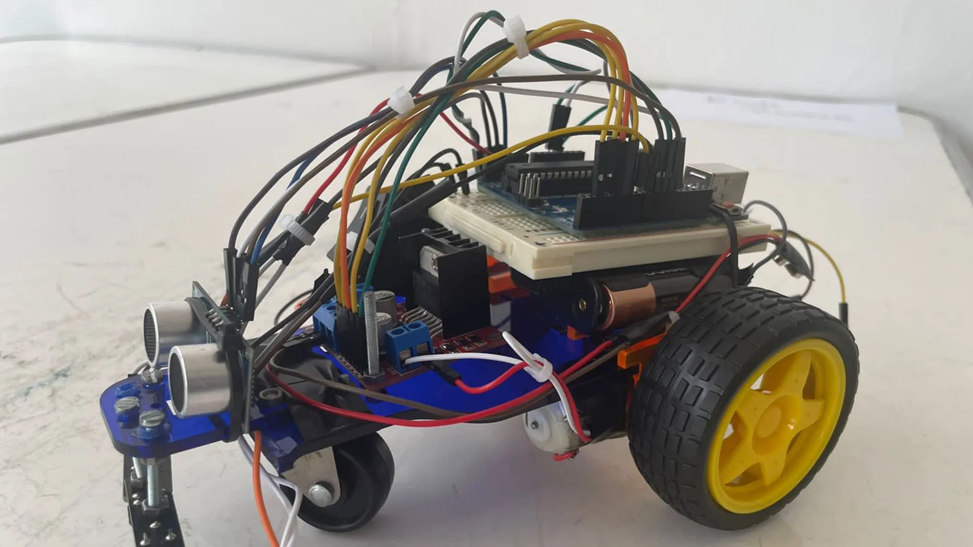 Laberinbot, primer robot autónomo desarrollado en campus Chiapas