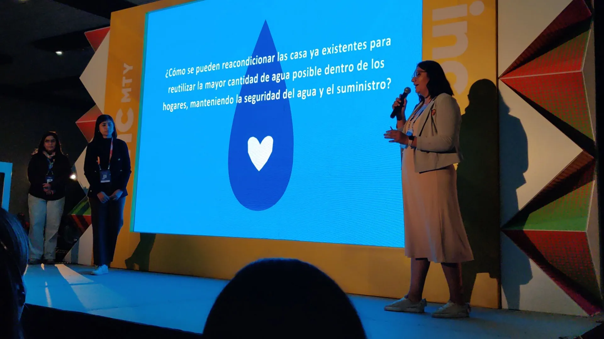 El equipo de Presentando el proyecto Pure Panel en el INCmty 2022