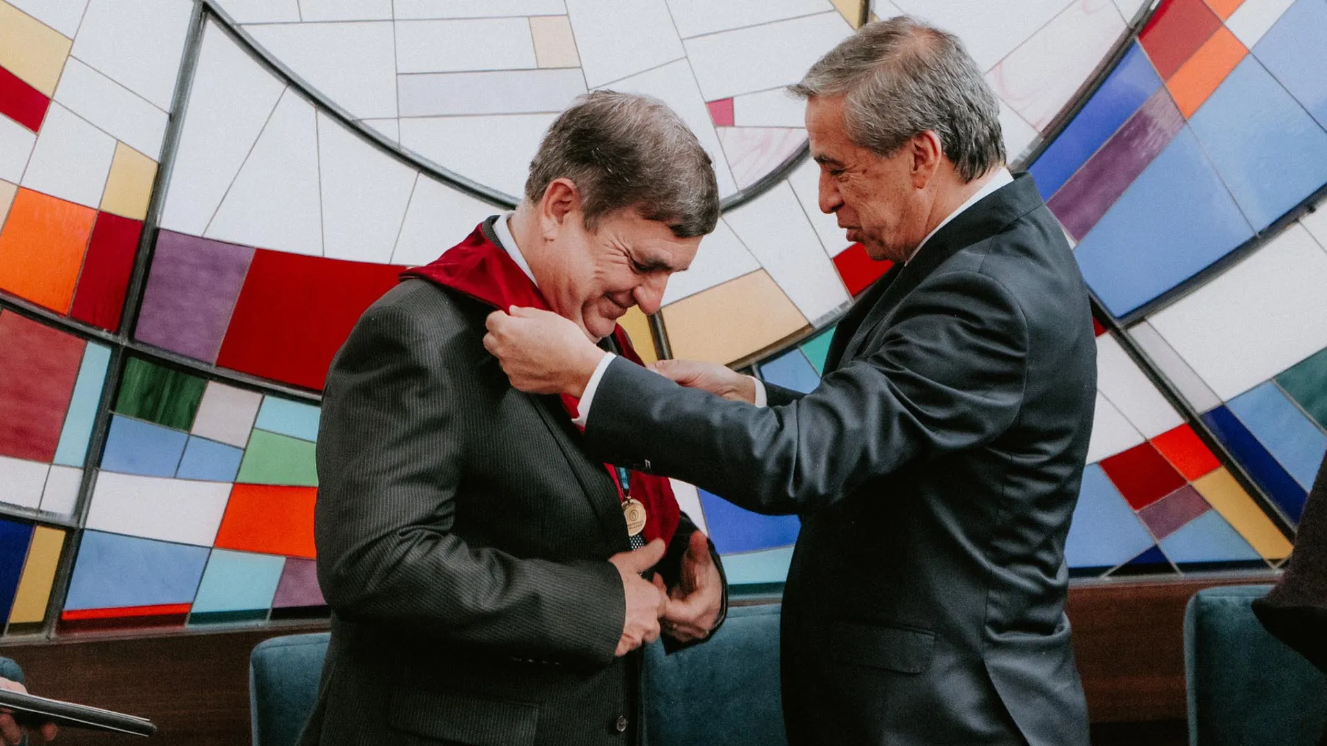 Profesor honorífico, reconocen a investigador del Tec en Ecuador