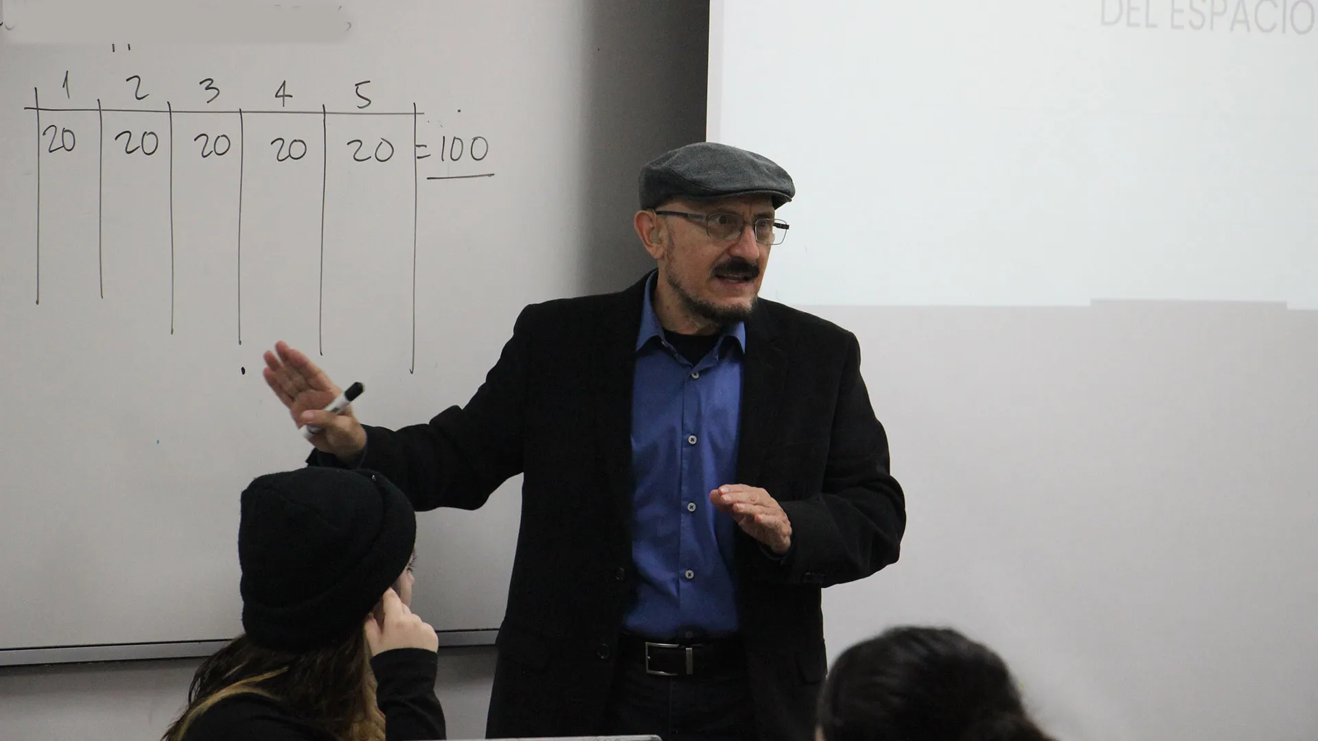 Profesor, arquitecto y psicólogo con 45 años de docencia en el Tec