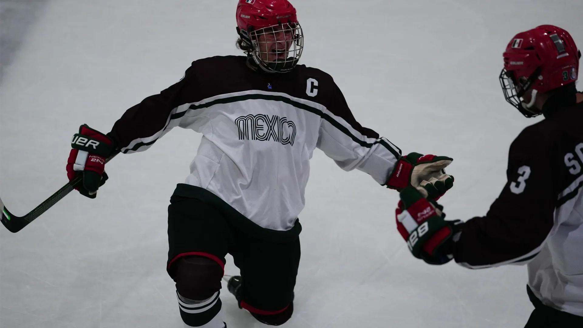 Jack Rullán, estudiante de campus Santa Fe recibe premio por parte de la CODEME