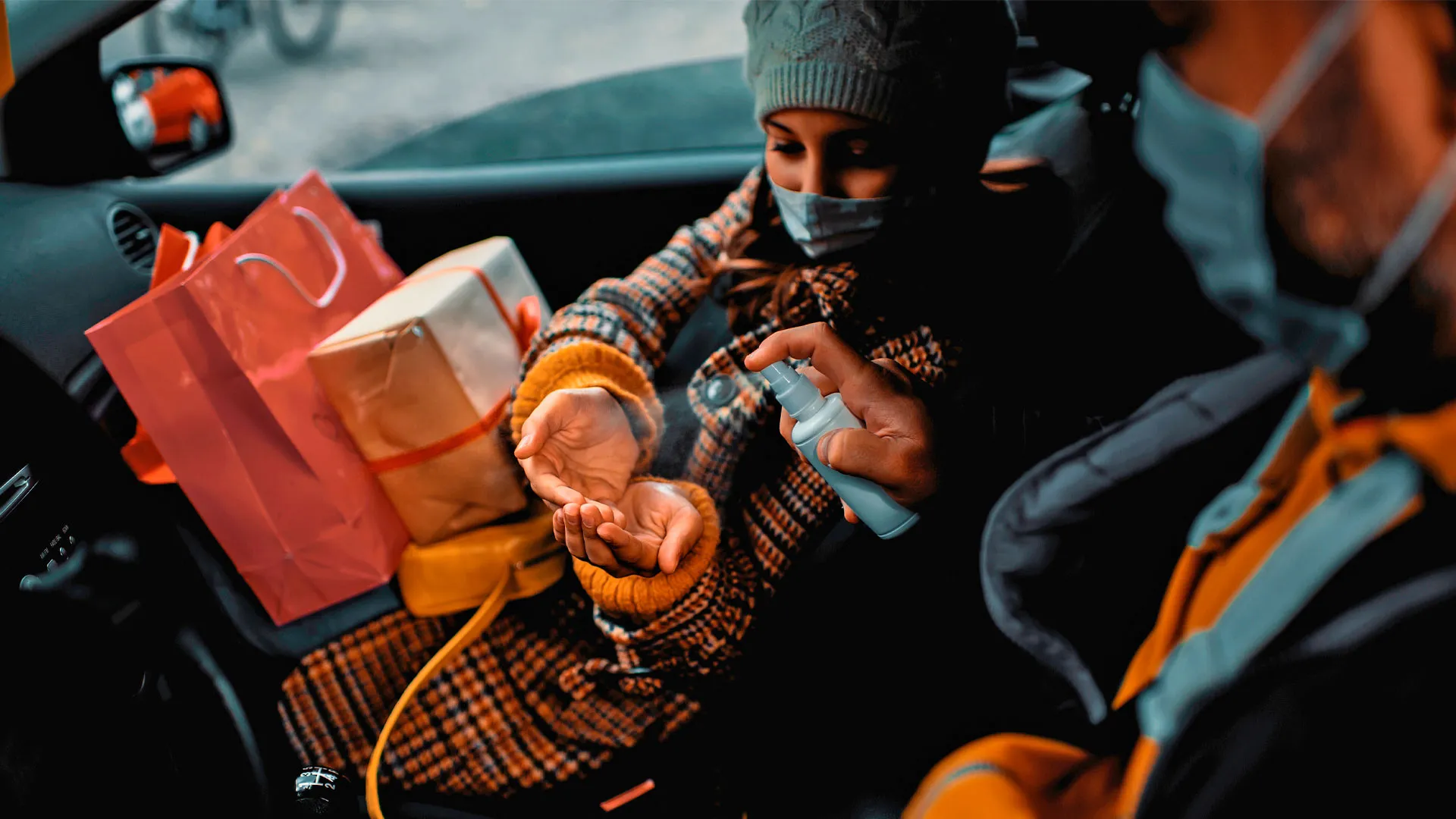 El riesgo de un contagio de enfermedades como COVID o Influenza puede reducirse al seguir medidas de prevención durante las festividades decembrinas.