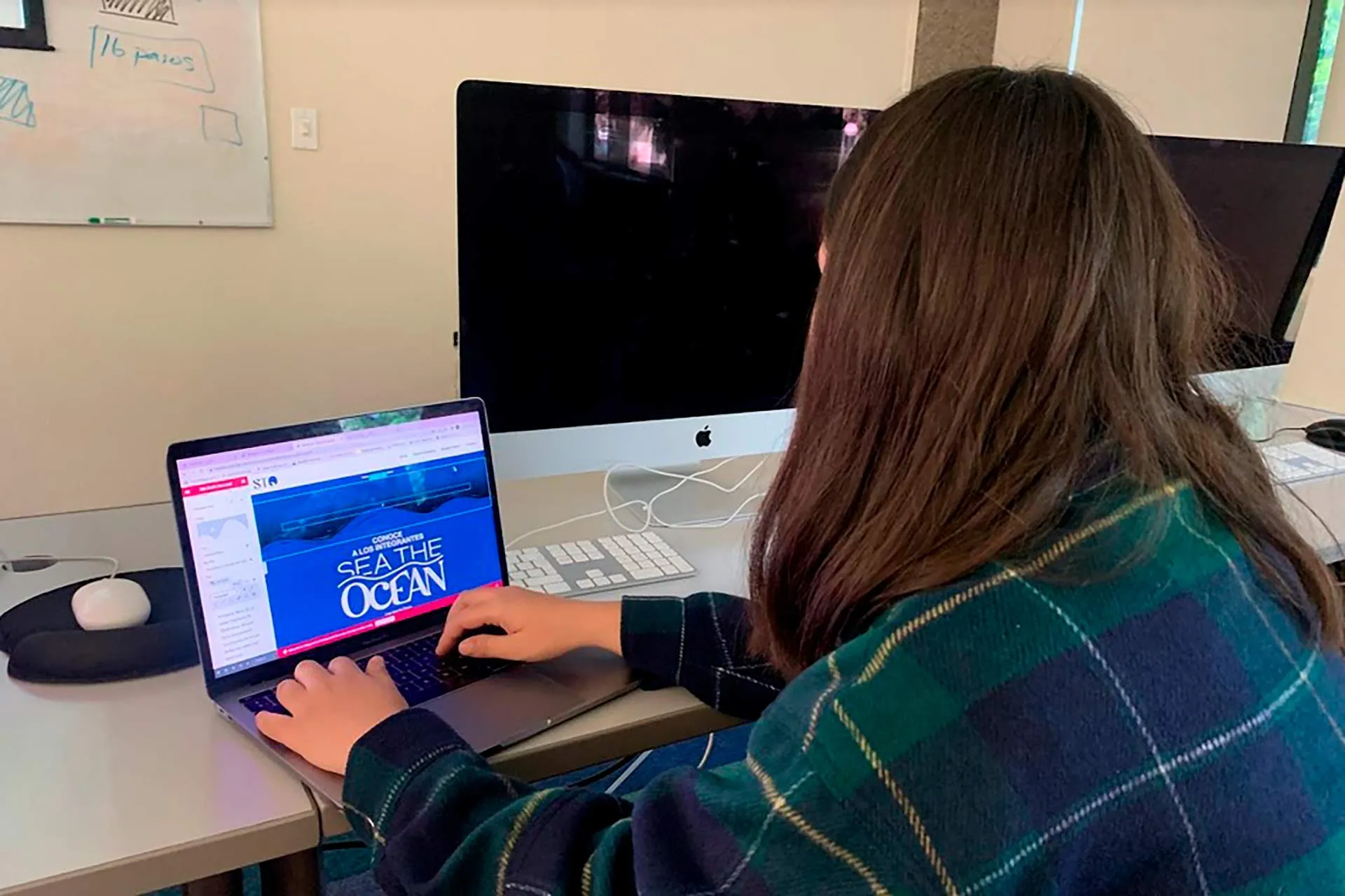 Estudiantes del Tec Guadalajara crearon una experiencia inmersiva de realidad virtual de plásticos en océanos para la ONU.