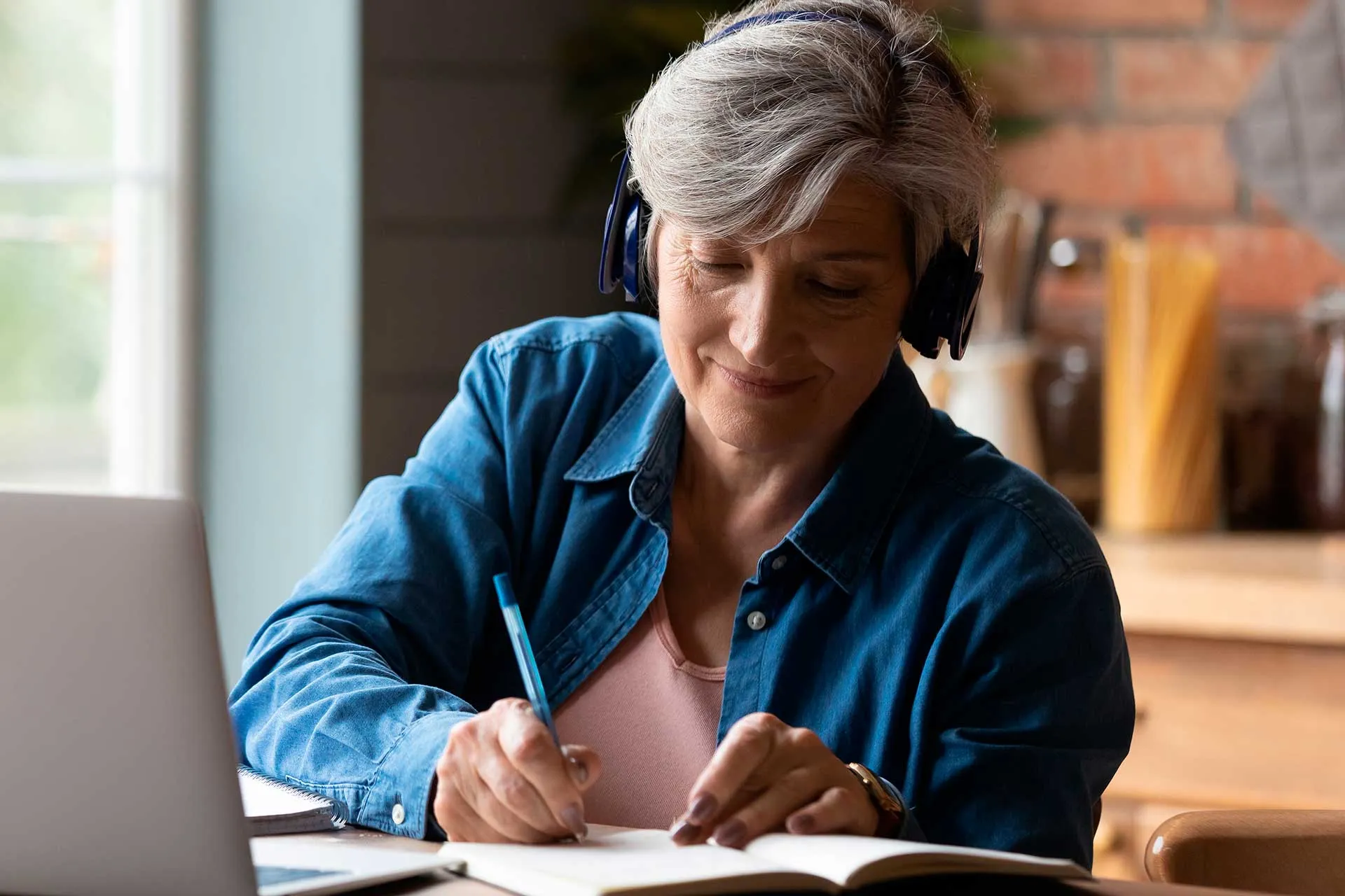 Especialista en la UNESCO hablo del aprendizaje a lo largo de la vida y las universidades