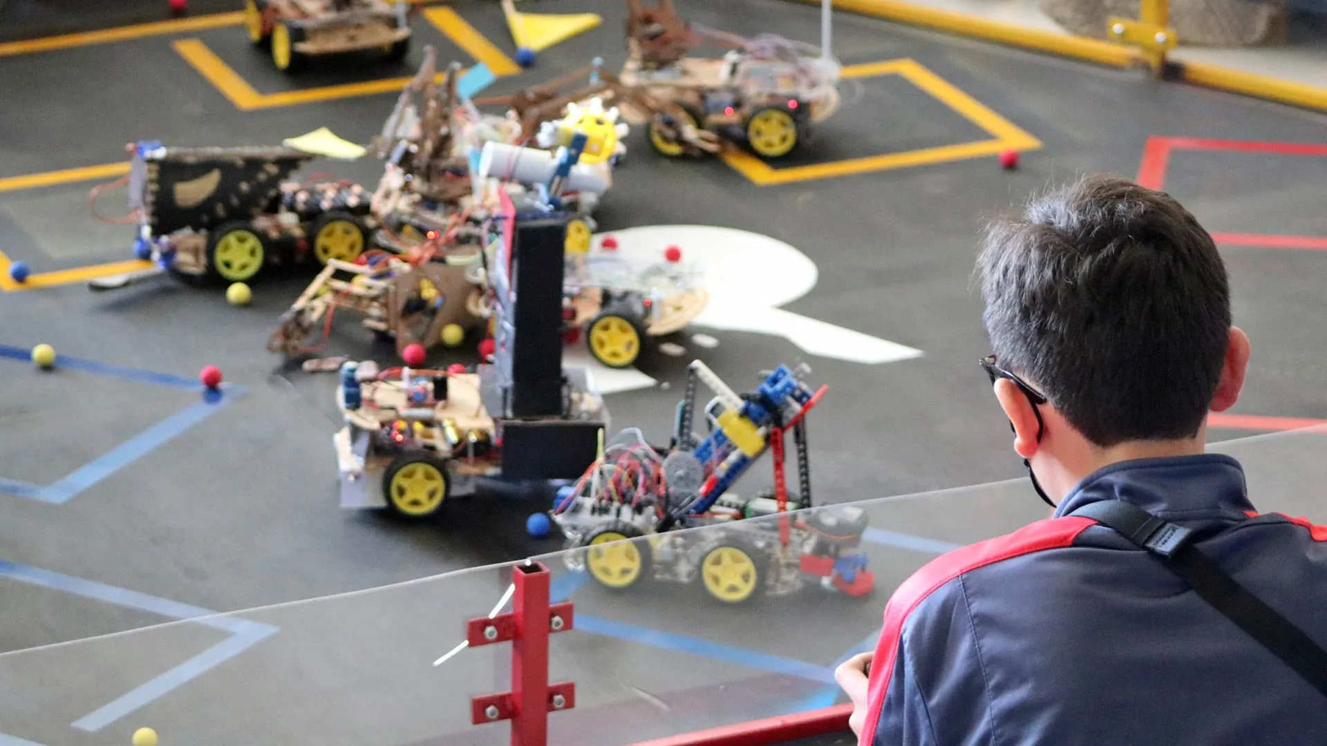 Estudiantes de la PrepaTec Cuernavaca fomentaron con el evento de robótica Robo Blasters, el interés por la ciencia y tecnología en niños de 8 a 14 años del Estado de Morelos.