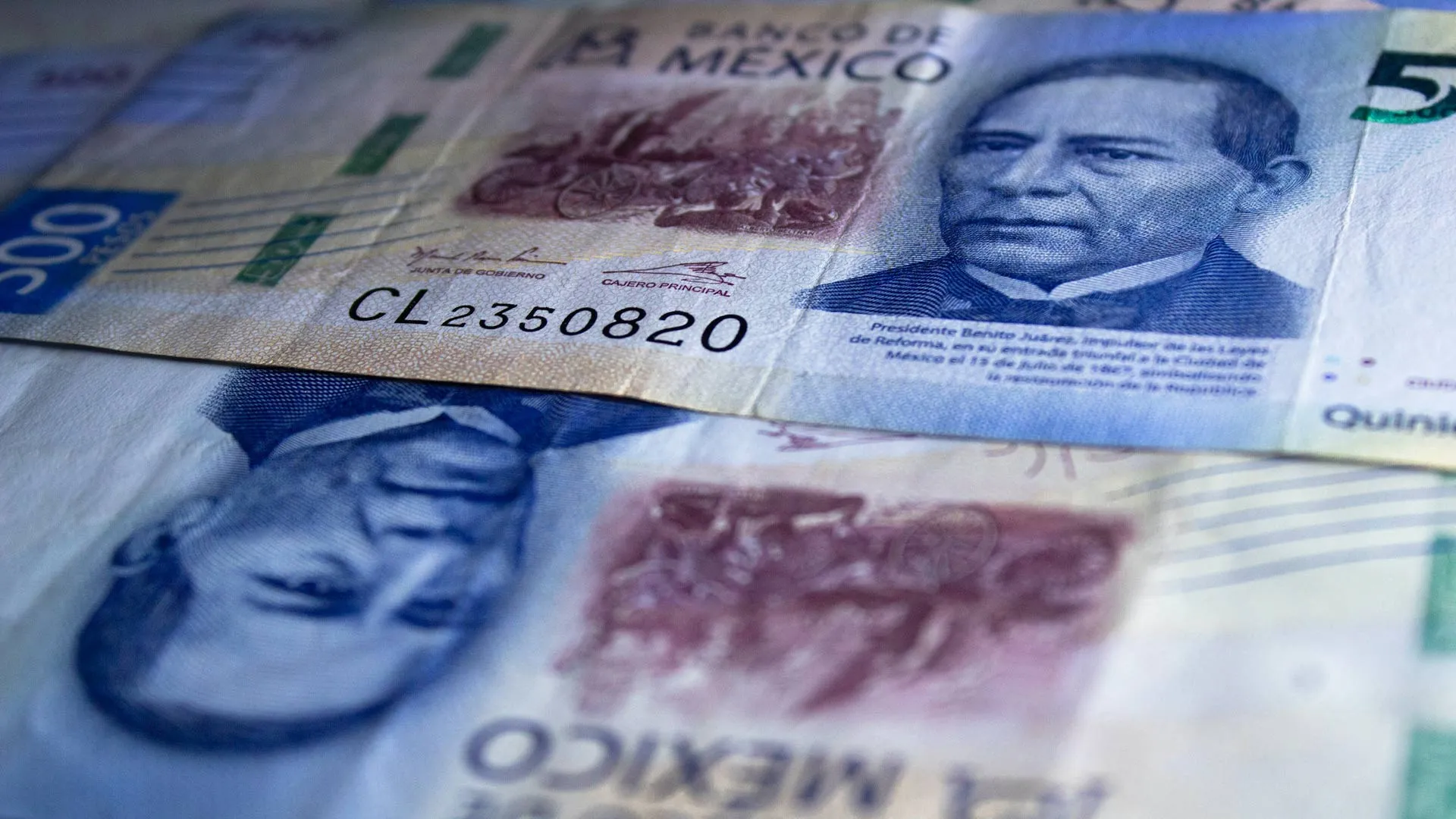 Billetes de peso mexicano para ilustrar la inflación.