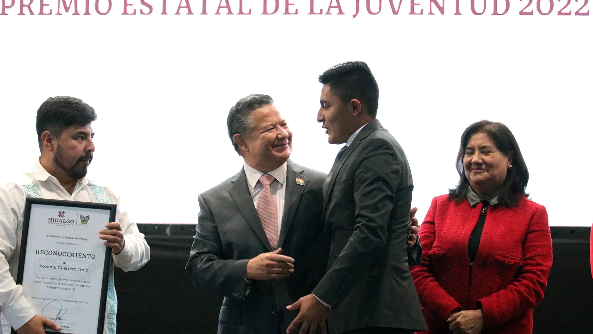 Yovanni Guerrero recibe Premio Estatal de la Juventud