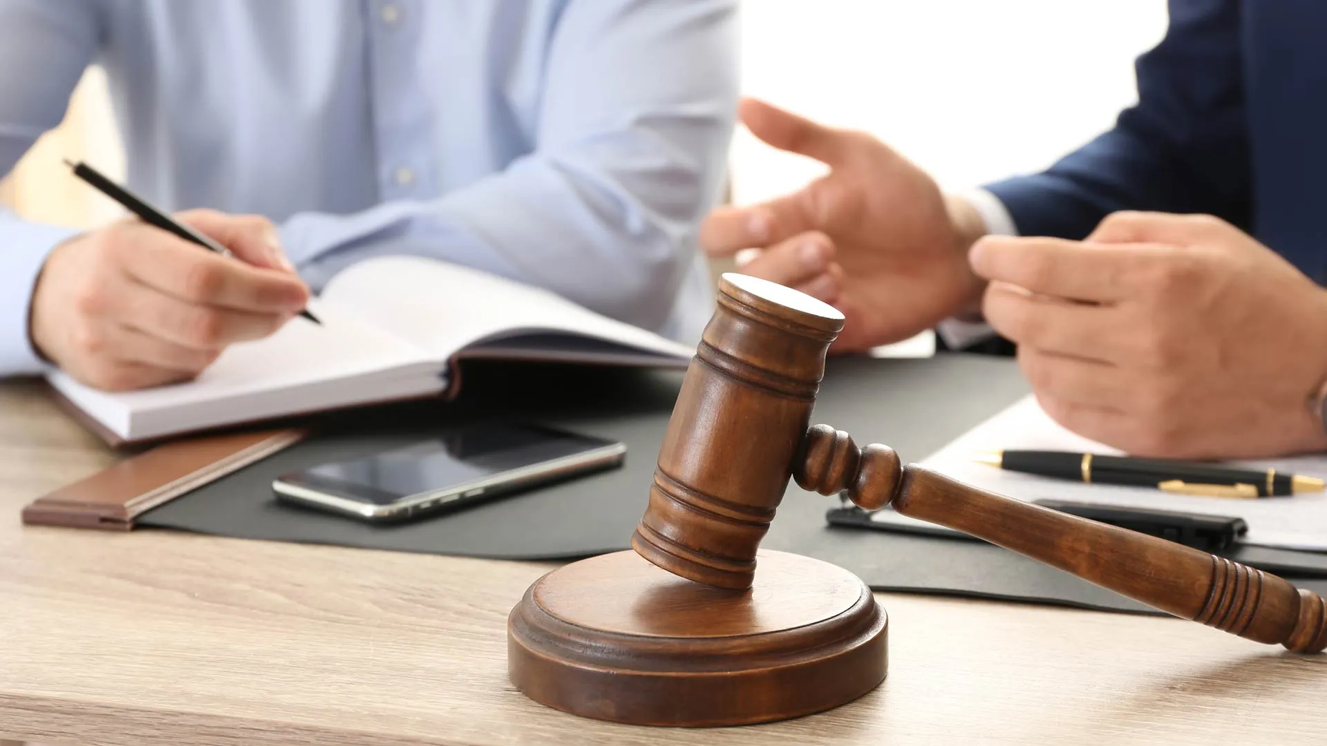 Abogados estudiantiles ayudando a las personas necesitadas: Bufetec brinda servicios legales gratuitos