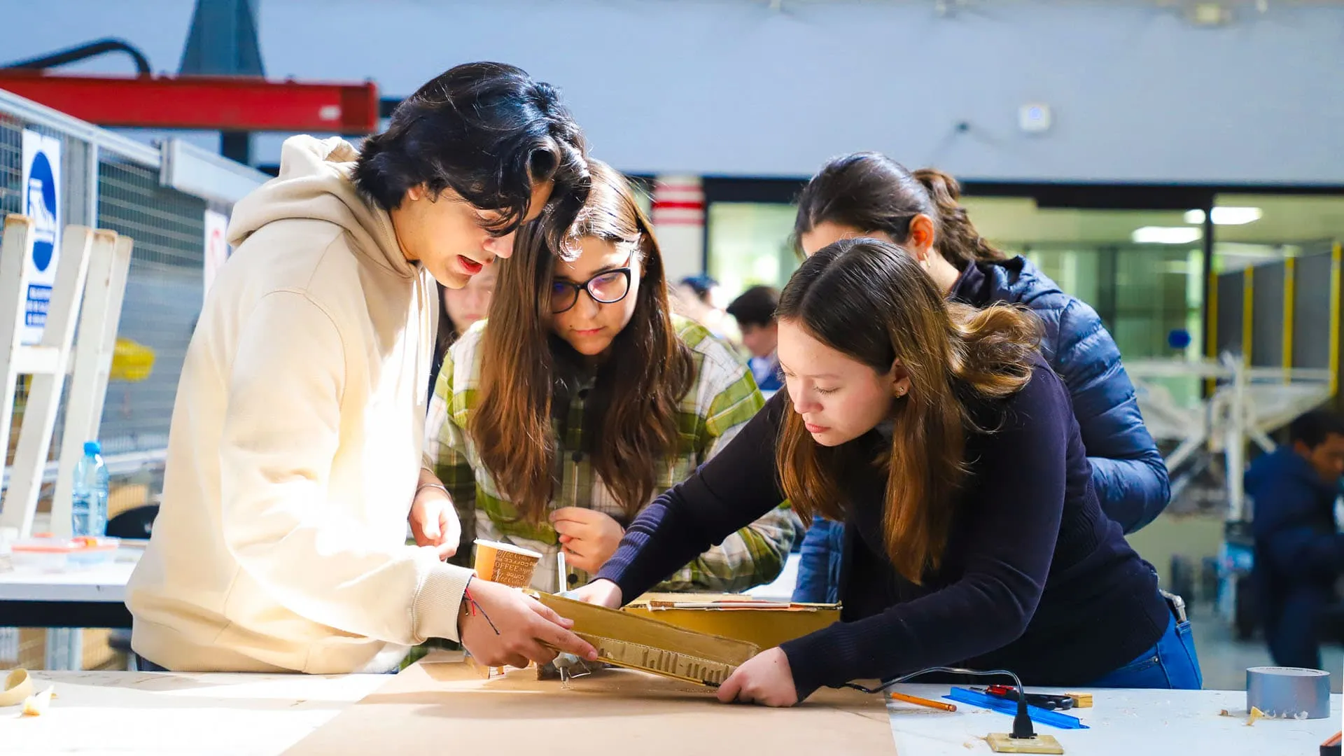 Alumnos de PrepaTec Laguna crean máquina de Goldberg
