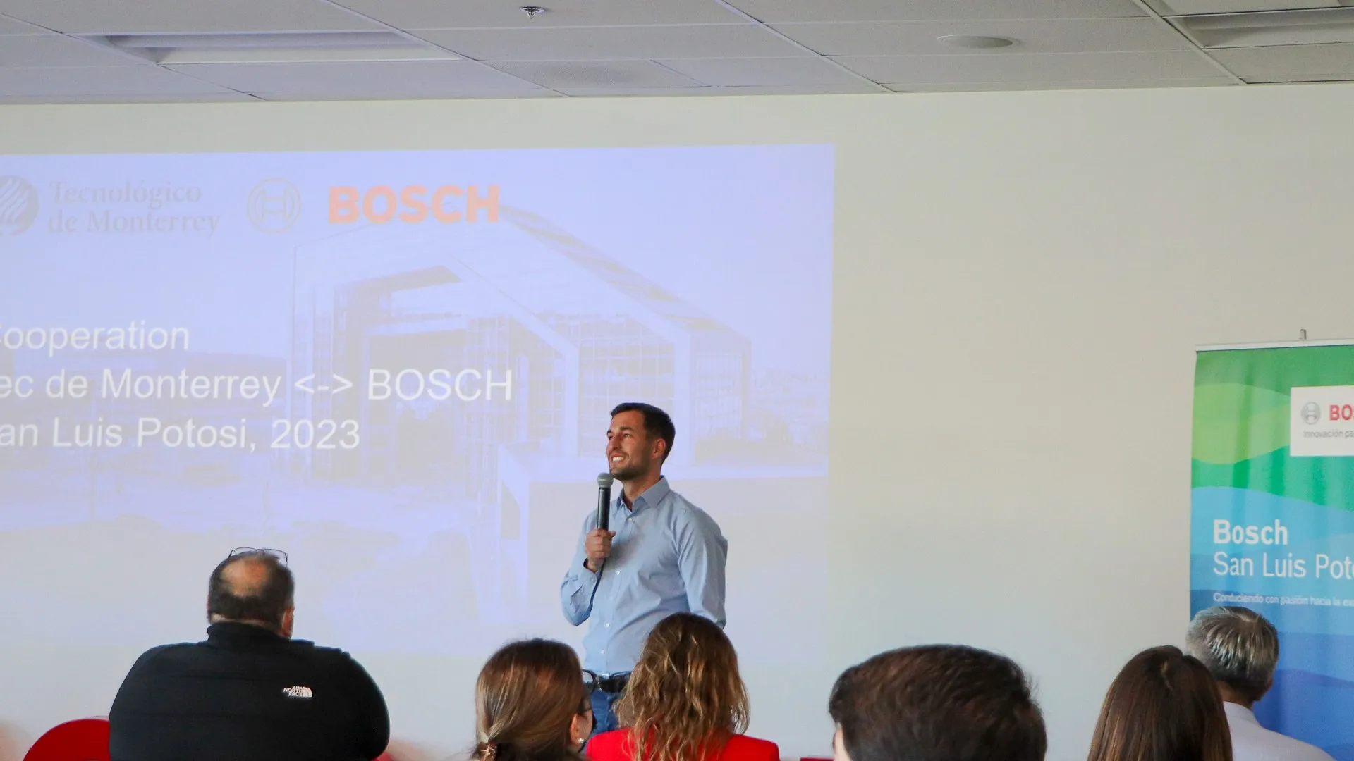 Gerente de Ingeniería de Bosch da la bienvenida a estudiantes del Tec.