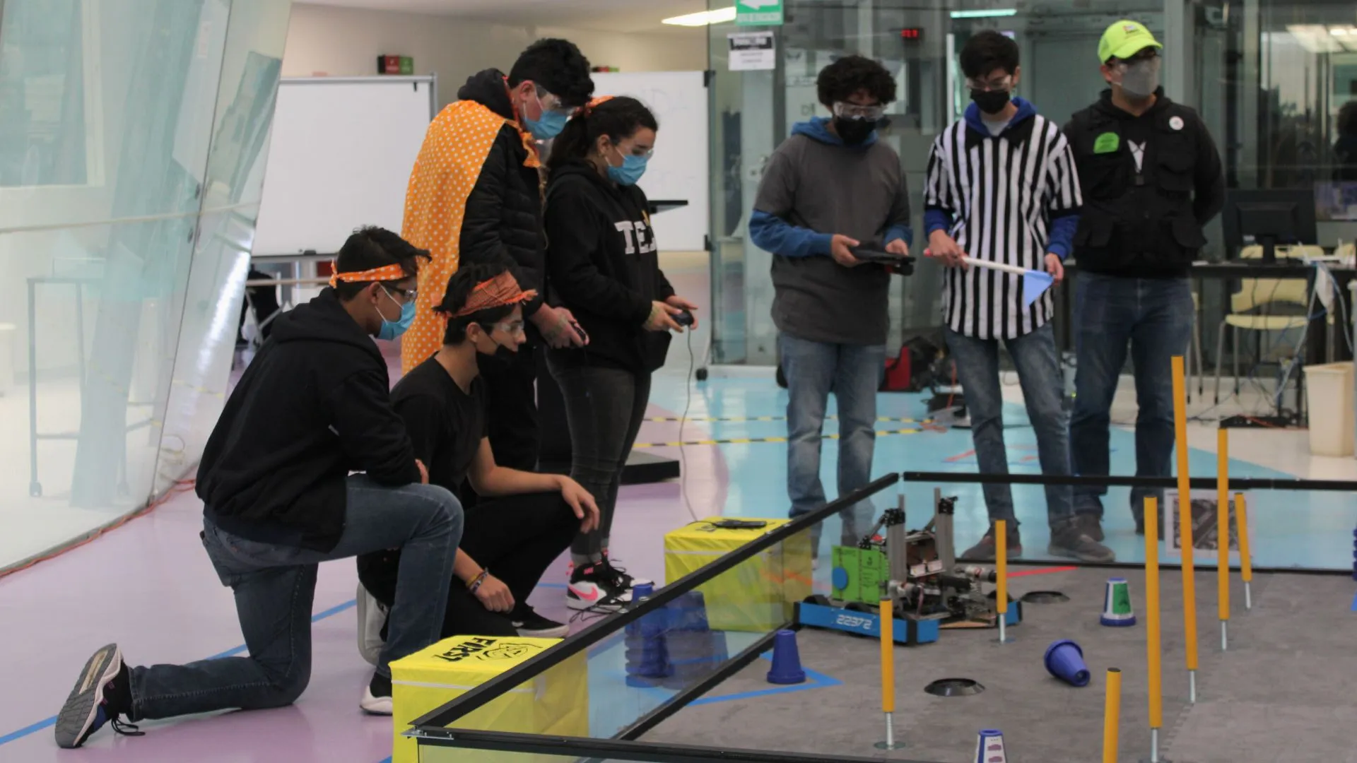 Miembros de Resistors en la competencia regional FIRST 2023