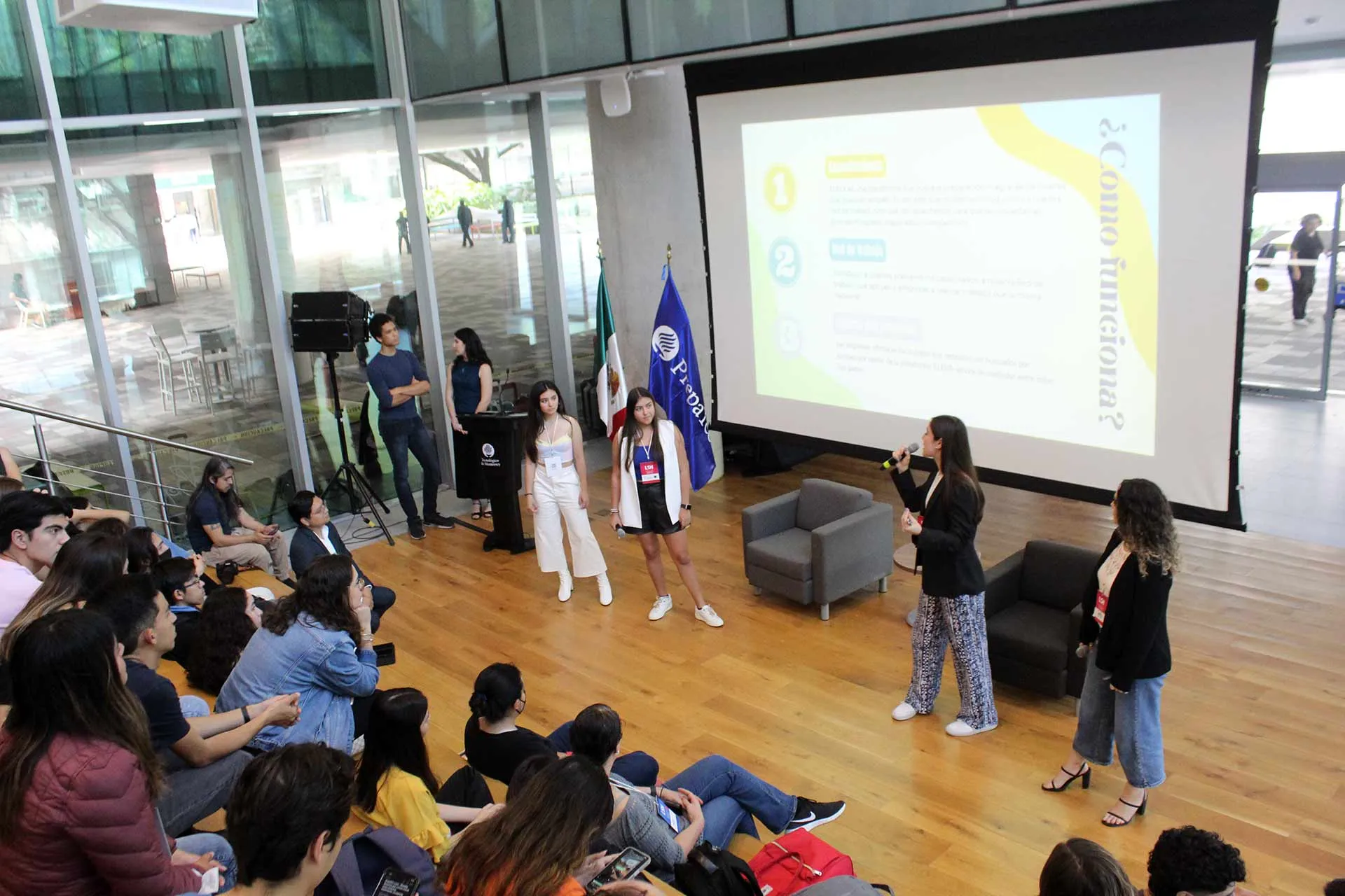 Eleva, grupo de PrepaTec Santa Anita que busca impusar la experiencia laboral en jóvenes a través de una aplicación. 