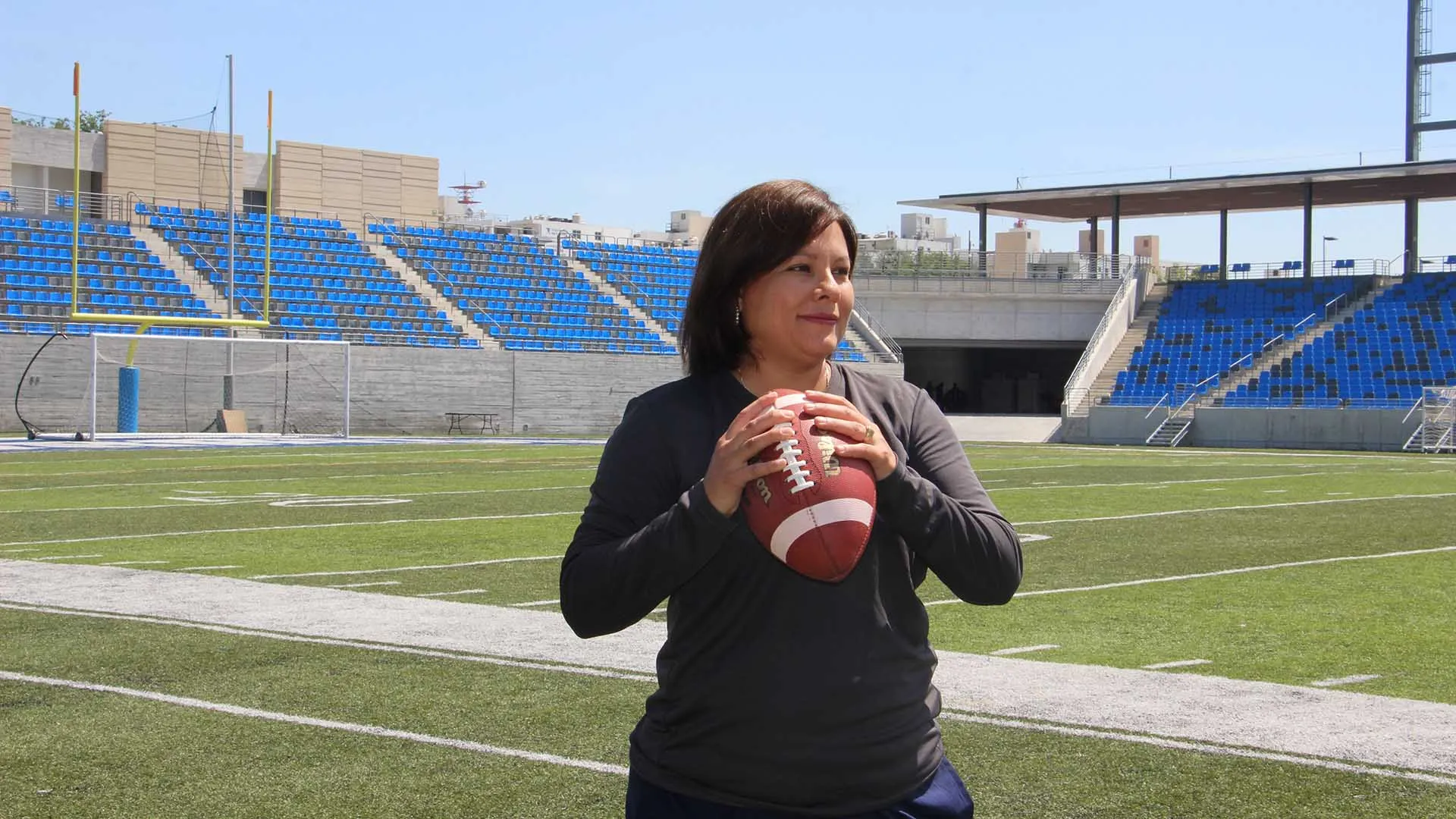 Coach Gaby: rompe paradigmas en el fútbol americano