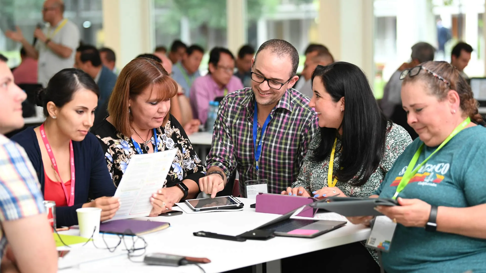 Dejando huella es una iniciativa que reconoce a profesores y profesoras por el impacto en la vida profesional y personal de quienes fueron sus estudiantes.