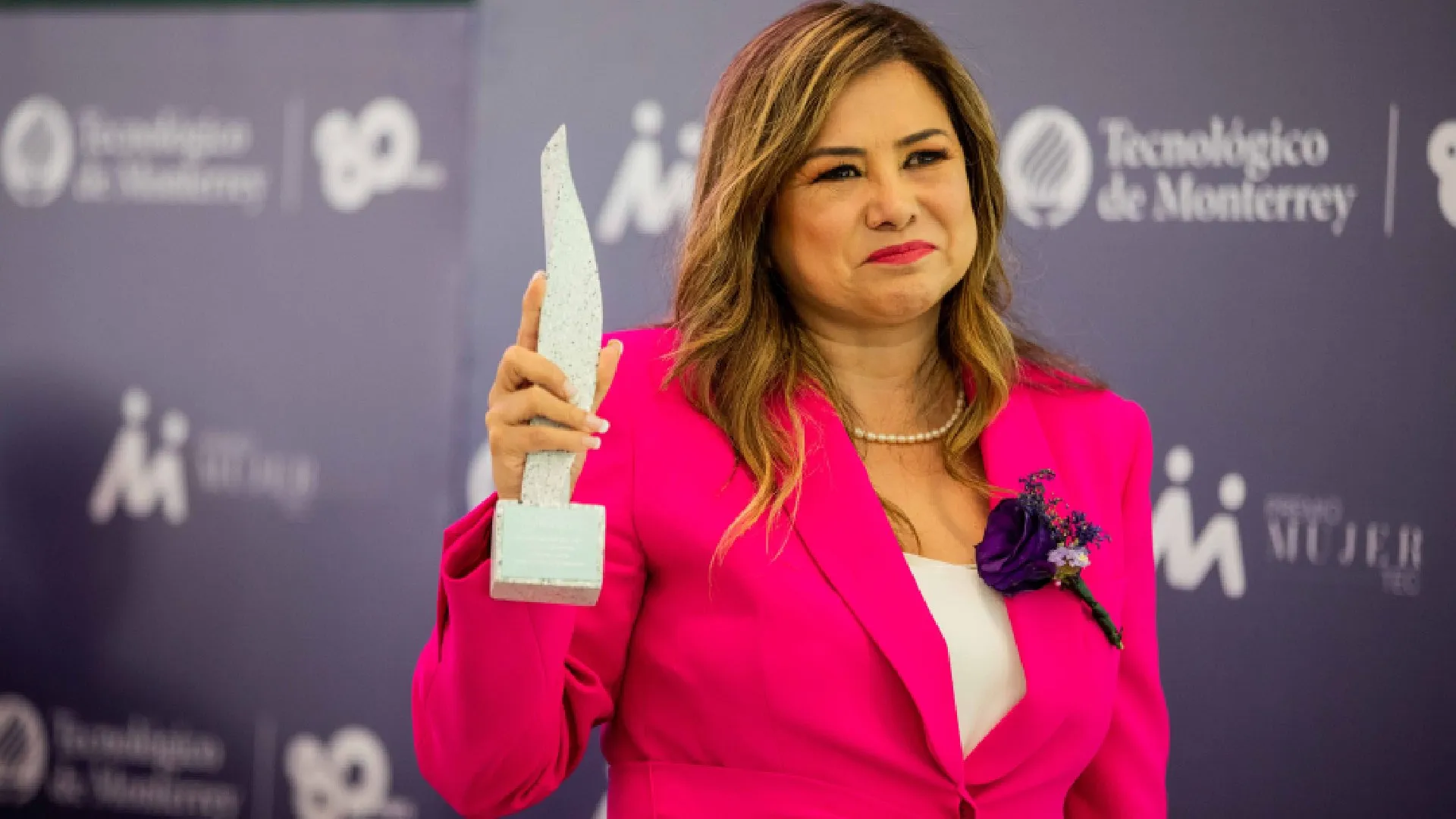 EXATEC ha dedicado su vida a emprendimientos para la inclusión digital y gana Premio Mujer Tec  2023