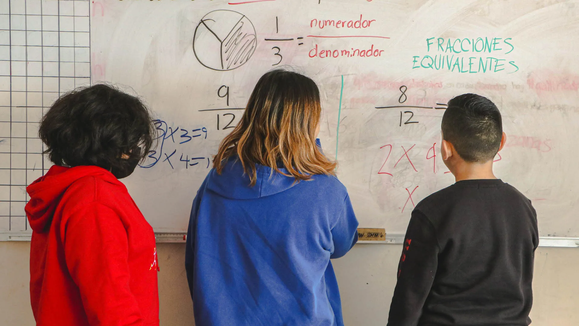 Llevan la emoción de la robótica con clases para niños de primaria 