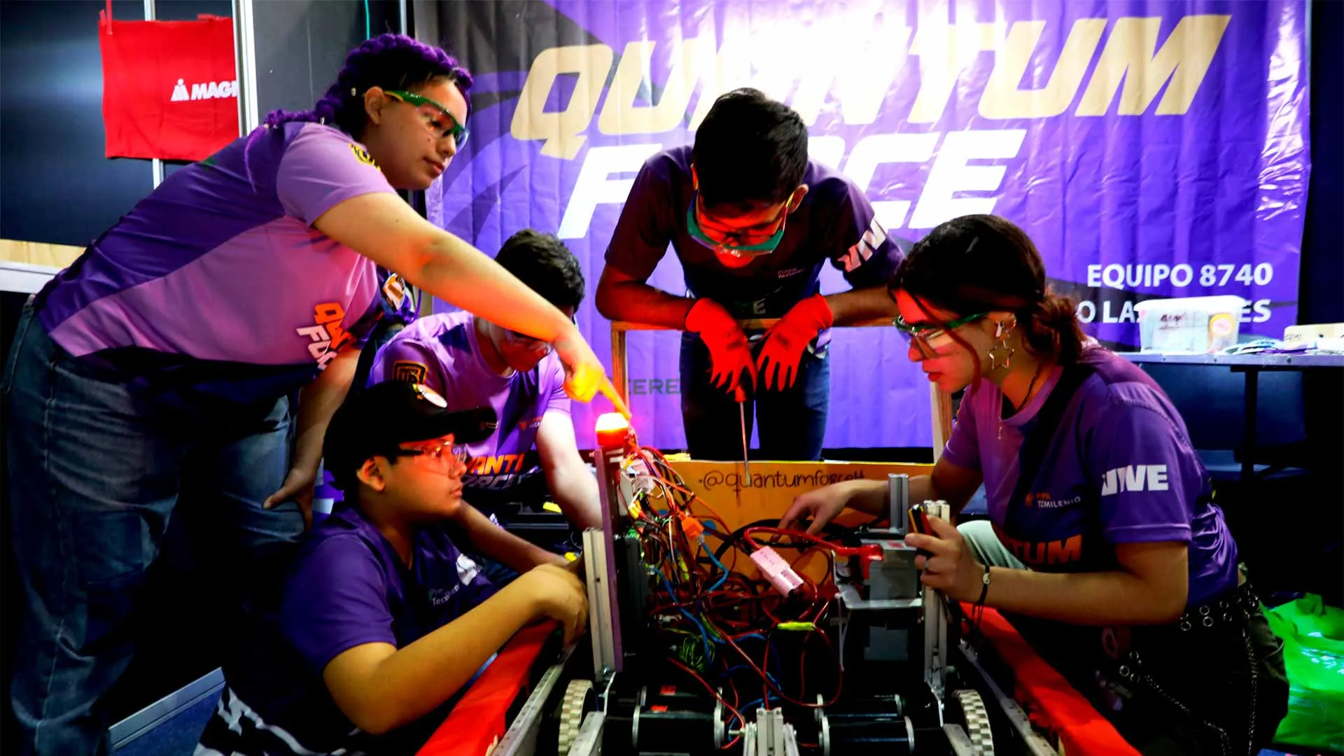 El equipo Quantum Force representa a la Prepa Tecmilenio Las Torres en FIRST Robotics Competition