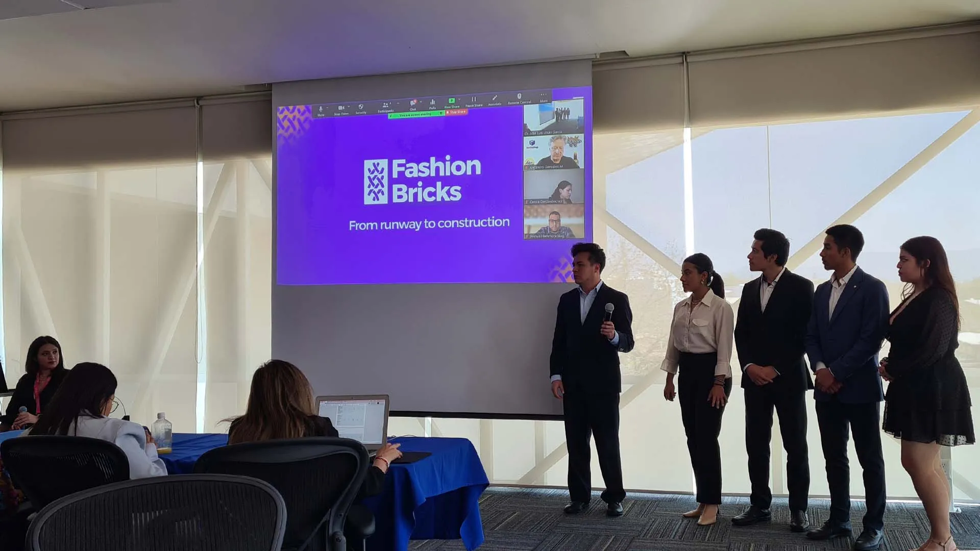 Alumnos ganan primer lugar en Hult Prize con proyecto de construcción