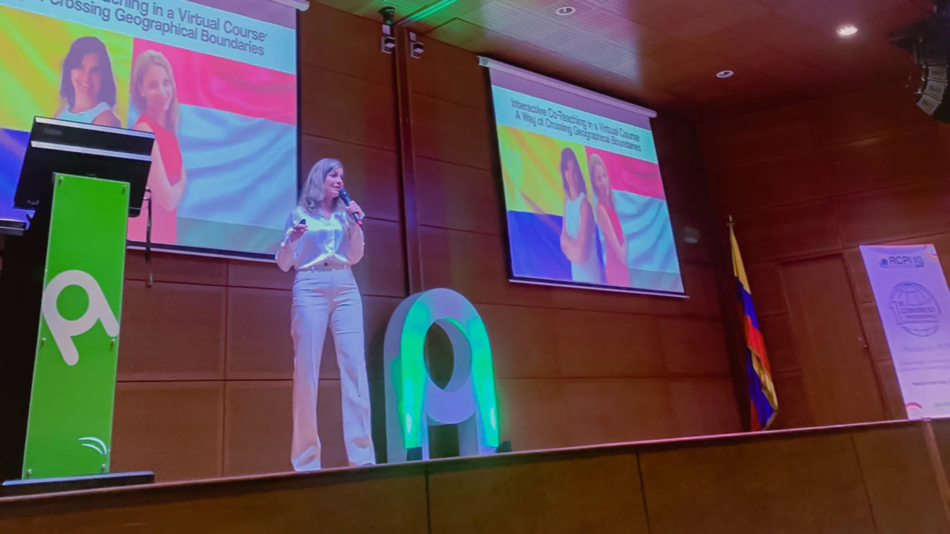 Profesora-Aniko-en-ponecia-Multiculturalidad