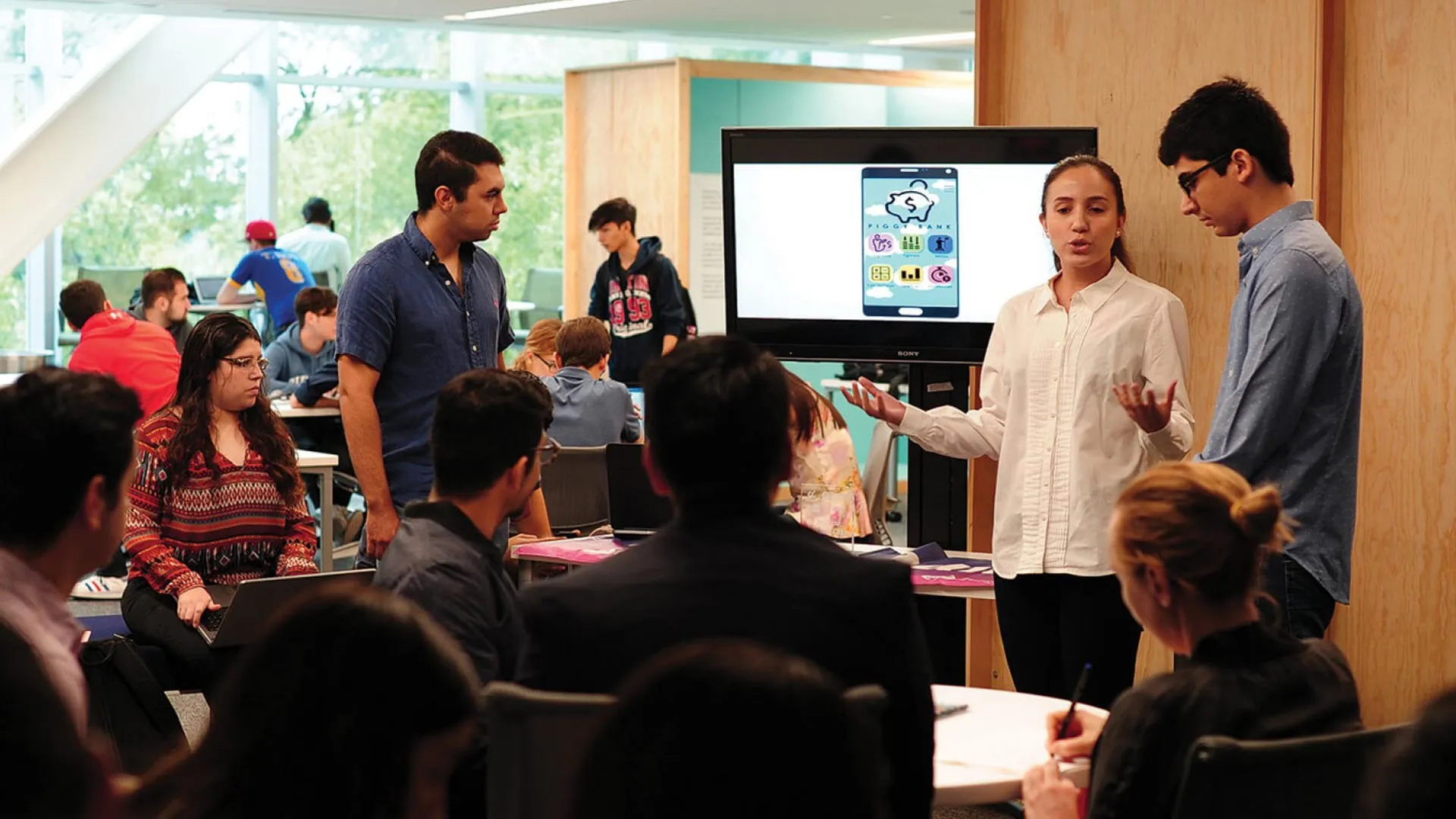 Alumnos Tec realizan pitch de un proyecto de emprendimiento